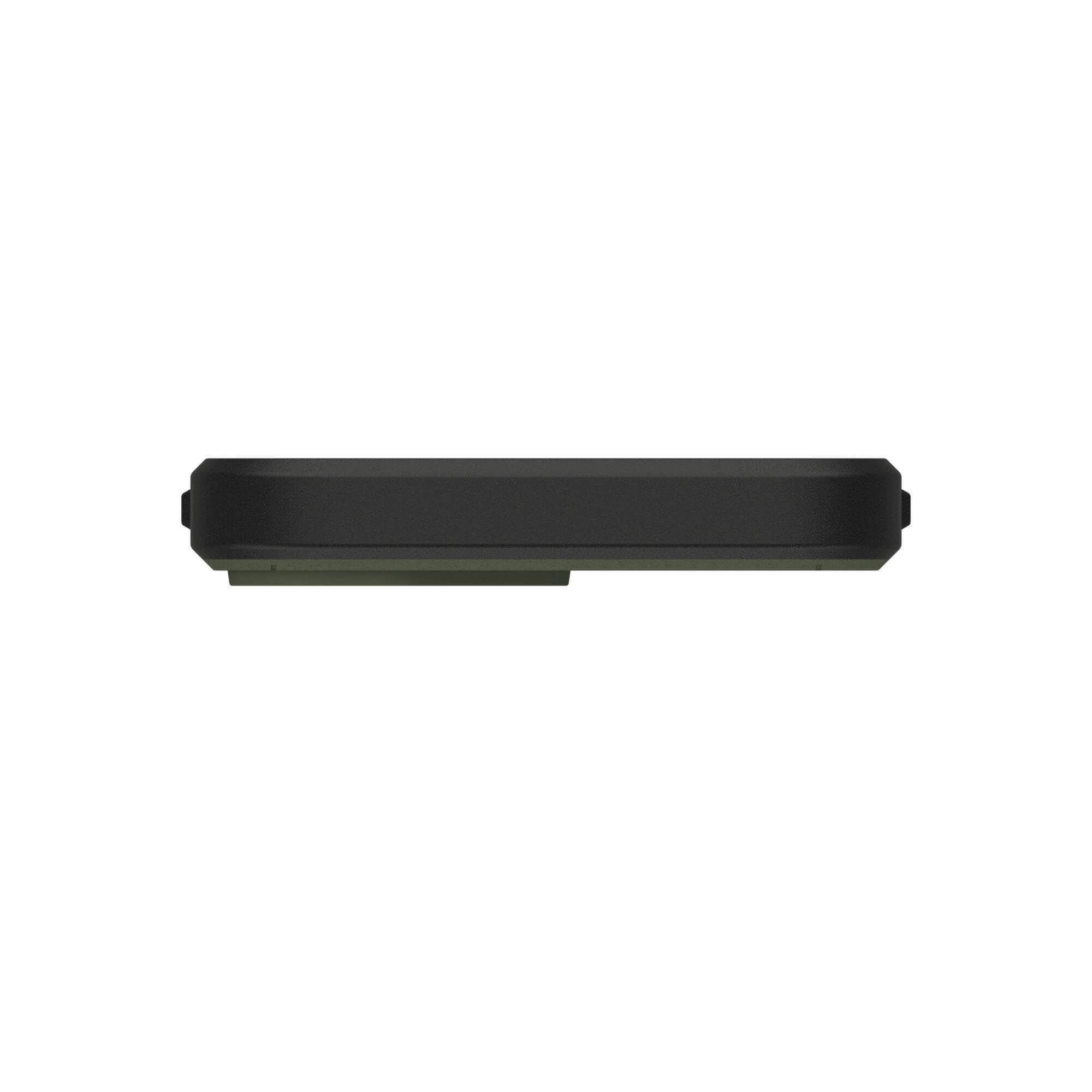 Un objet noir et rectangulaire, peut-être un appareil électronique, sur fond blanc, vue de dessus.