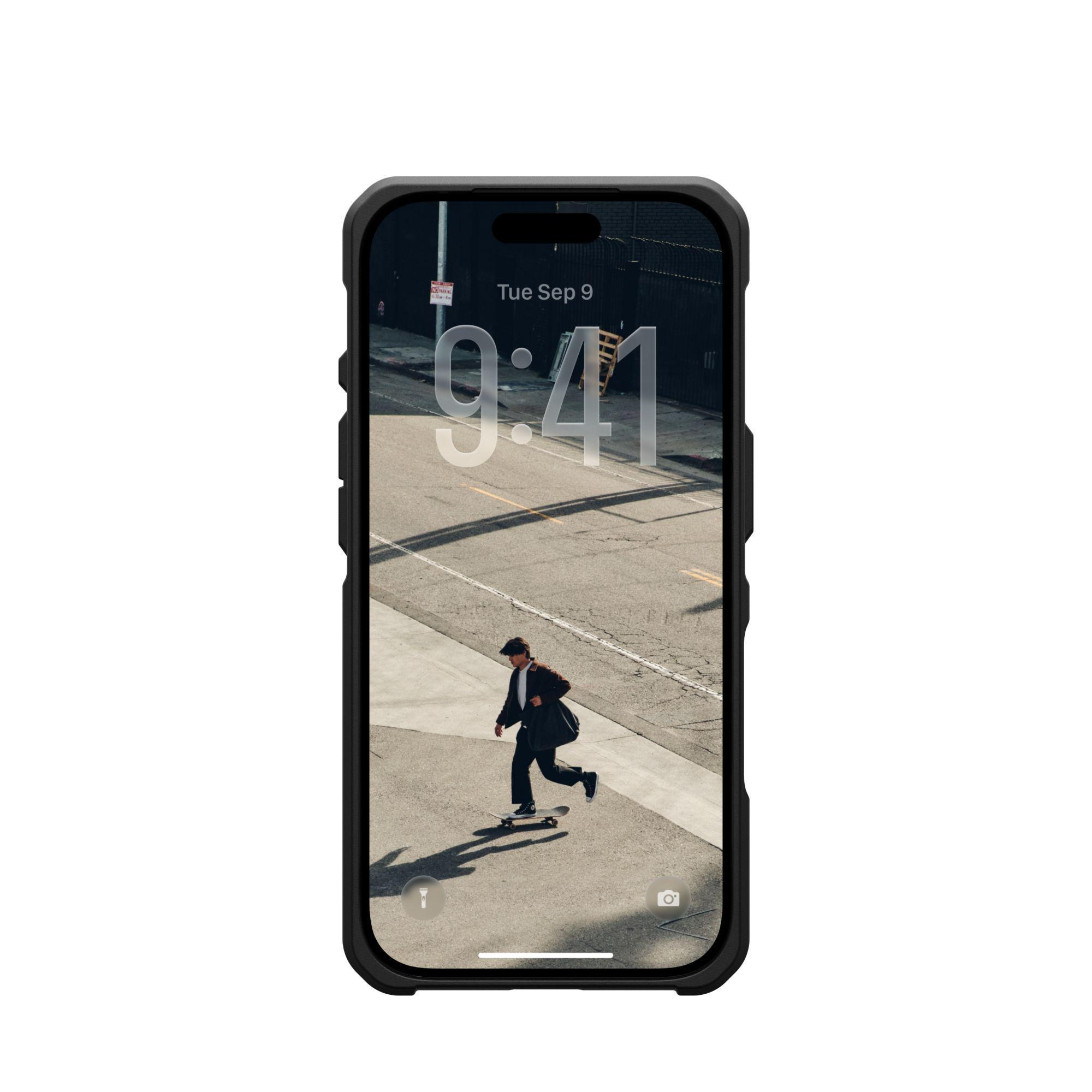 Un telefono mostra una persona sullo skateboard in strada. Sono le 9:41, 9 settembre.