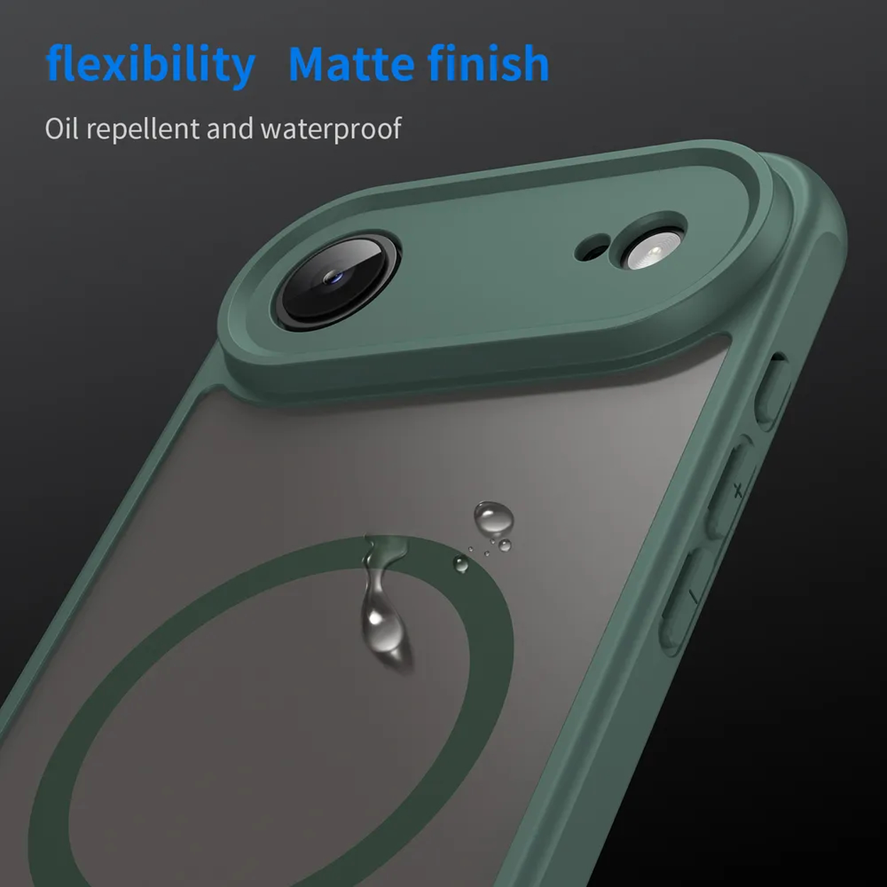 Close-up van een groene telefoonhoes met een uitsparing voor de camera en knoppen. Waterdruppels op de hoes, met tekst over flexibiliteit en matte afwerking.