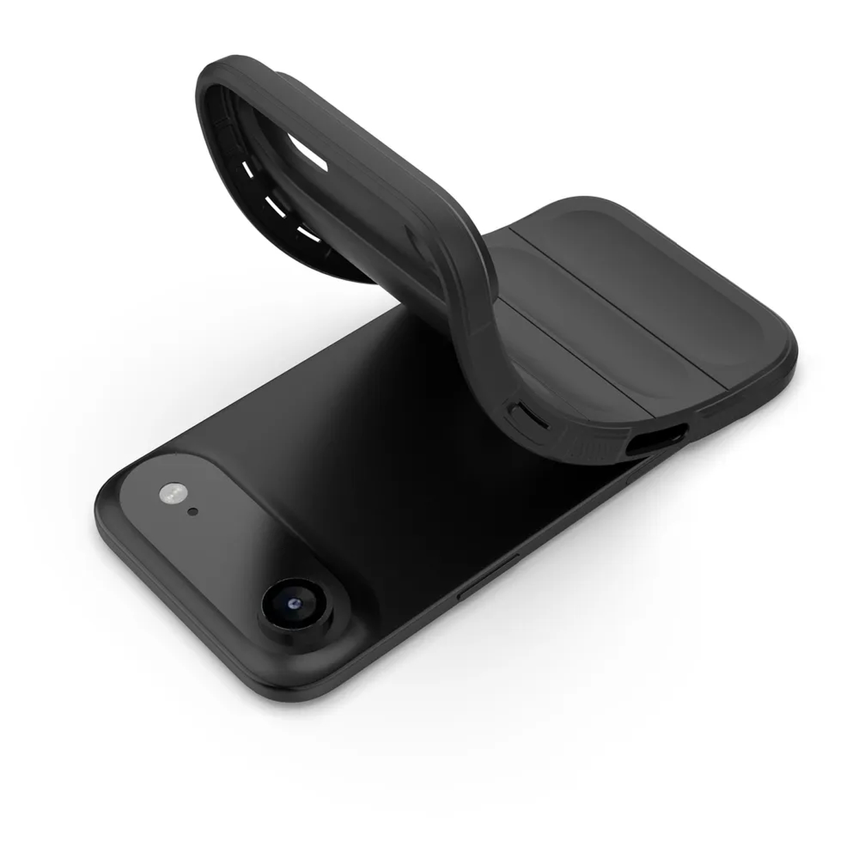 Zwarte smartphone met een flexibele zwarte hoes, opgetild. De telefoon heeft camera's en ligt op een wit oppervlak.