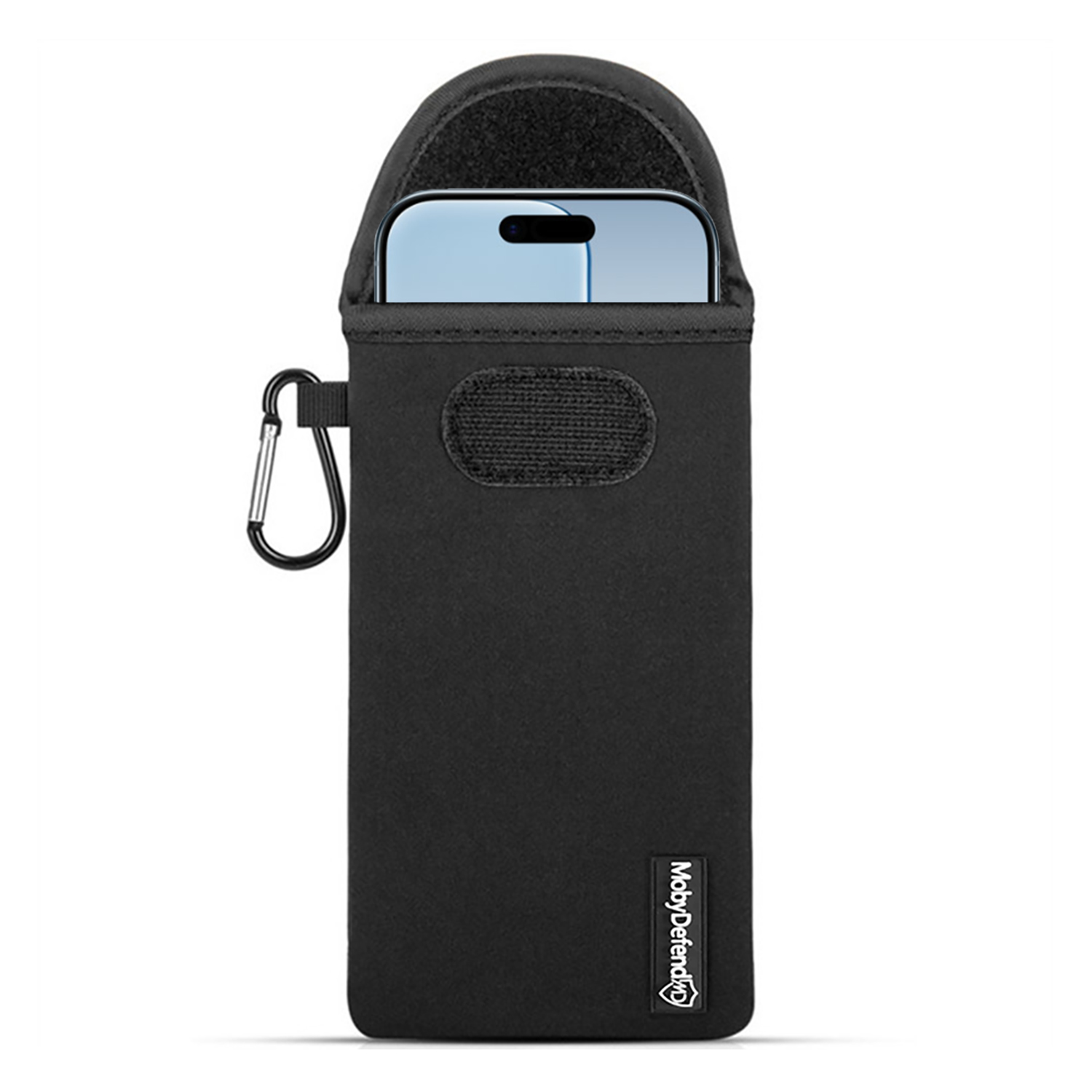 Zwarte telefoonhoes met een telefoon erin. Het heeft een karabijnhaak. Het merk 'MobyDefend' is rechtsonder zichtbaar.