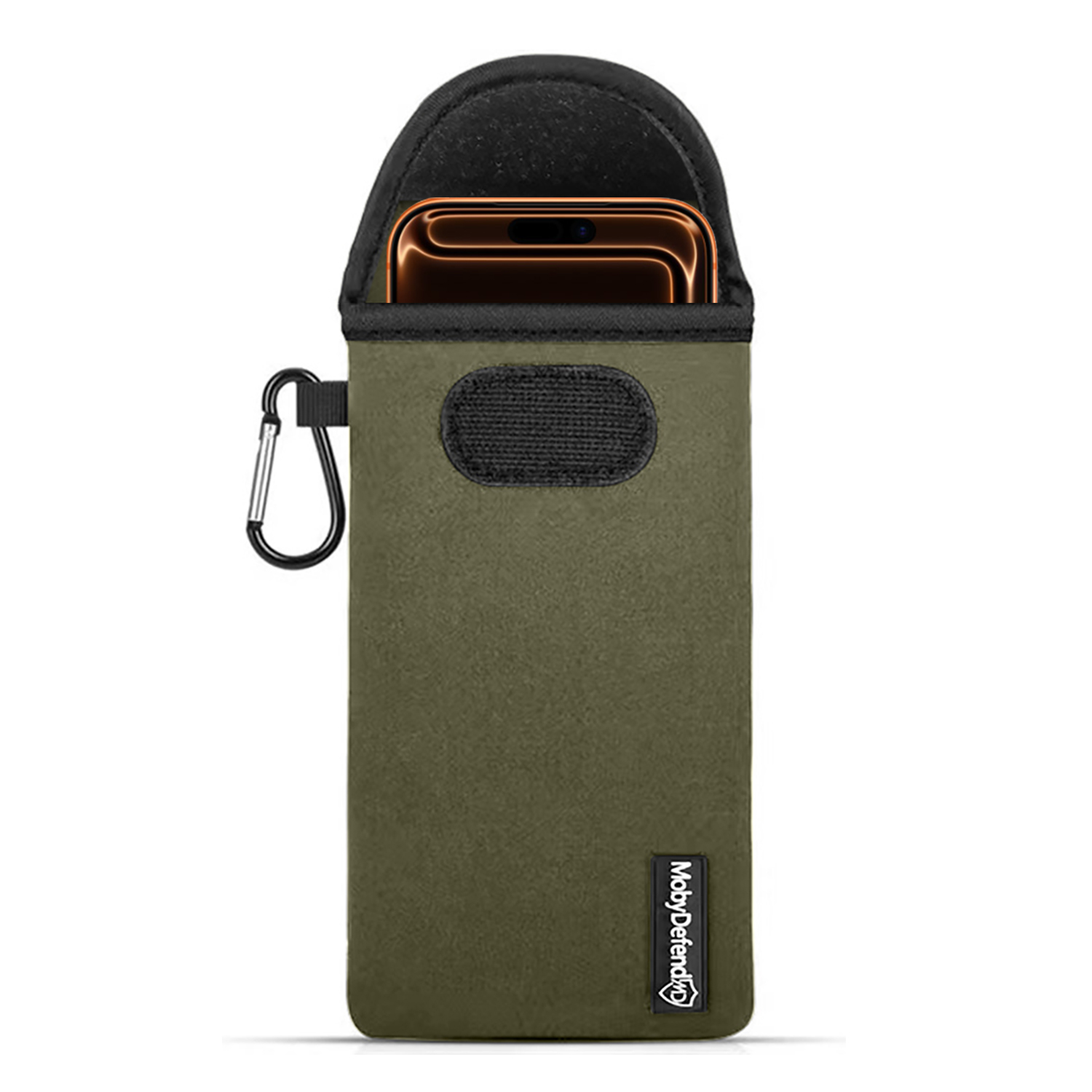 Een olijfgroene telefoonhoes met een zwarte bovenkant en een zilveren karabijnhaak. Een telefoon is zichtbaar binnenin. De merknaam staat op de hoes.