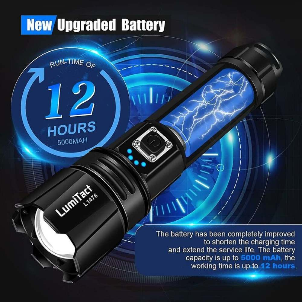 Eine schwarze Taschenlampe mit blauen Akzenten. Text zeigt 12 Stunden Laufzeit, 5000mAh Akku und 'LumiTact L1476'.