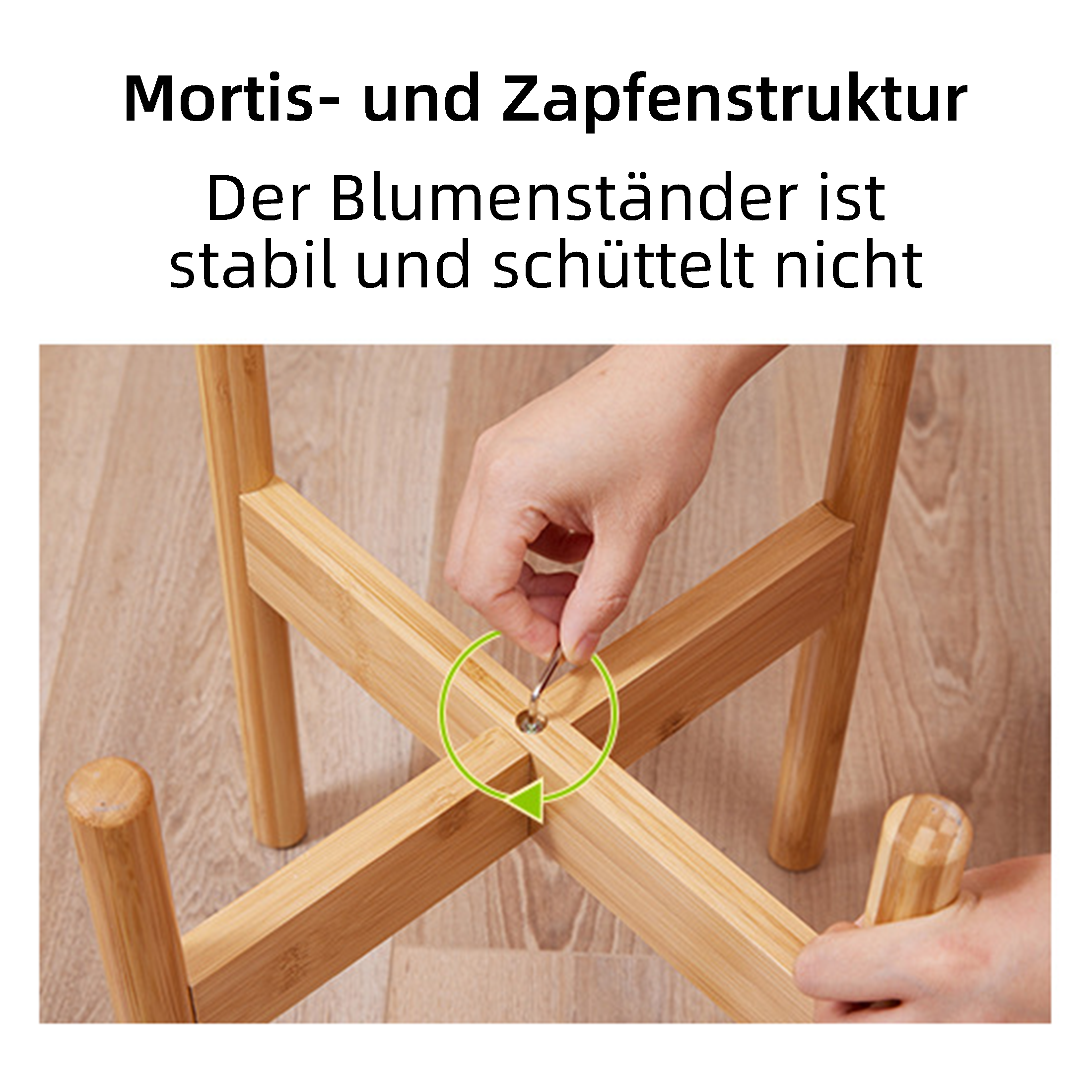 Eine Person montiert einen hölzernen Pflanzenständer. Der Ständer hat eine kreuzförmige Basis und zylindrische Beine.