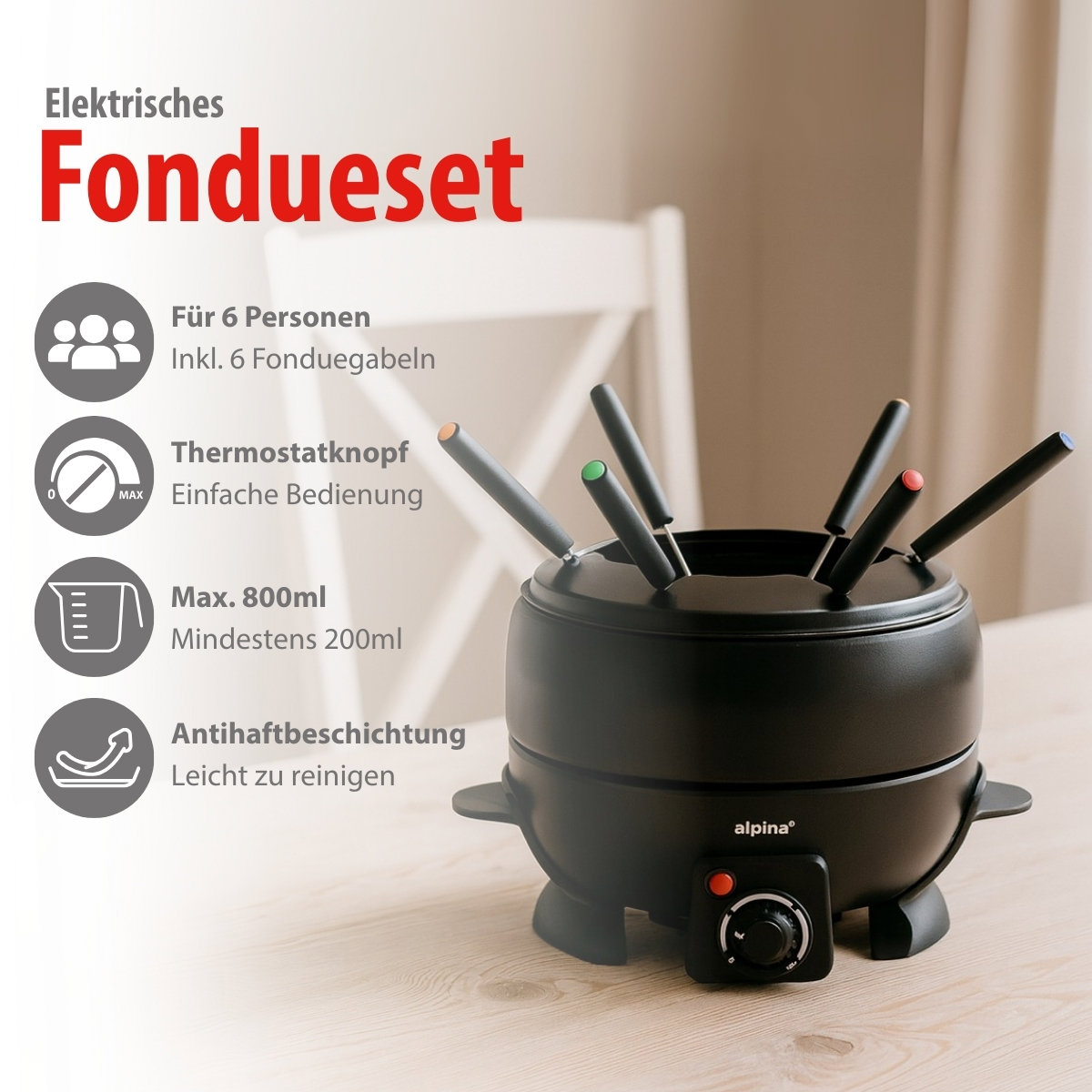 Een zwarte elektrische fondueset met zes vorken, op een houten tafel. De tekst zegt 'Fondueset' en beschrijft de kenmerken.