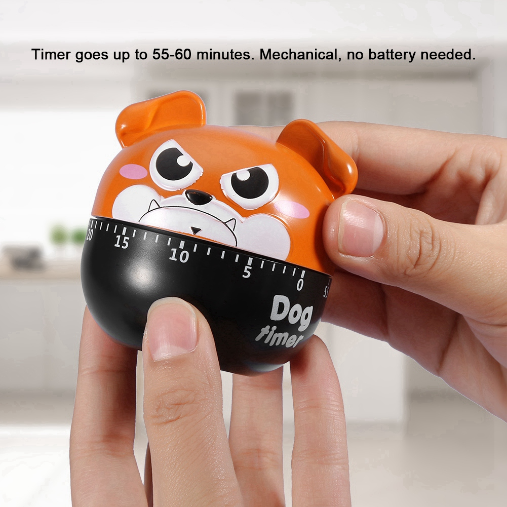 Ein hundeformiger Küchentimer wird von Händen gehalten. Er ist orange und schwarz, mit einer Zeitleiste und dem Wort 'Dog timer'.