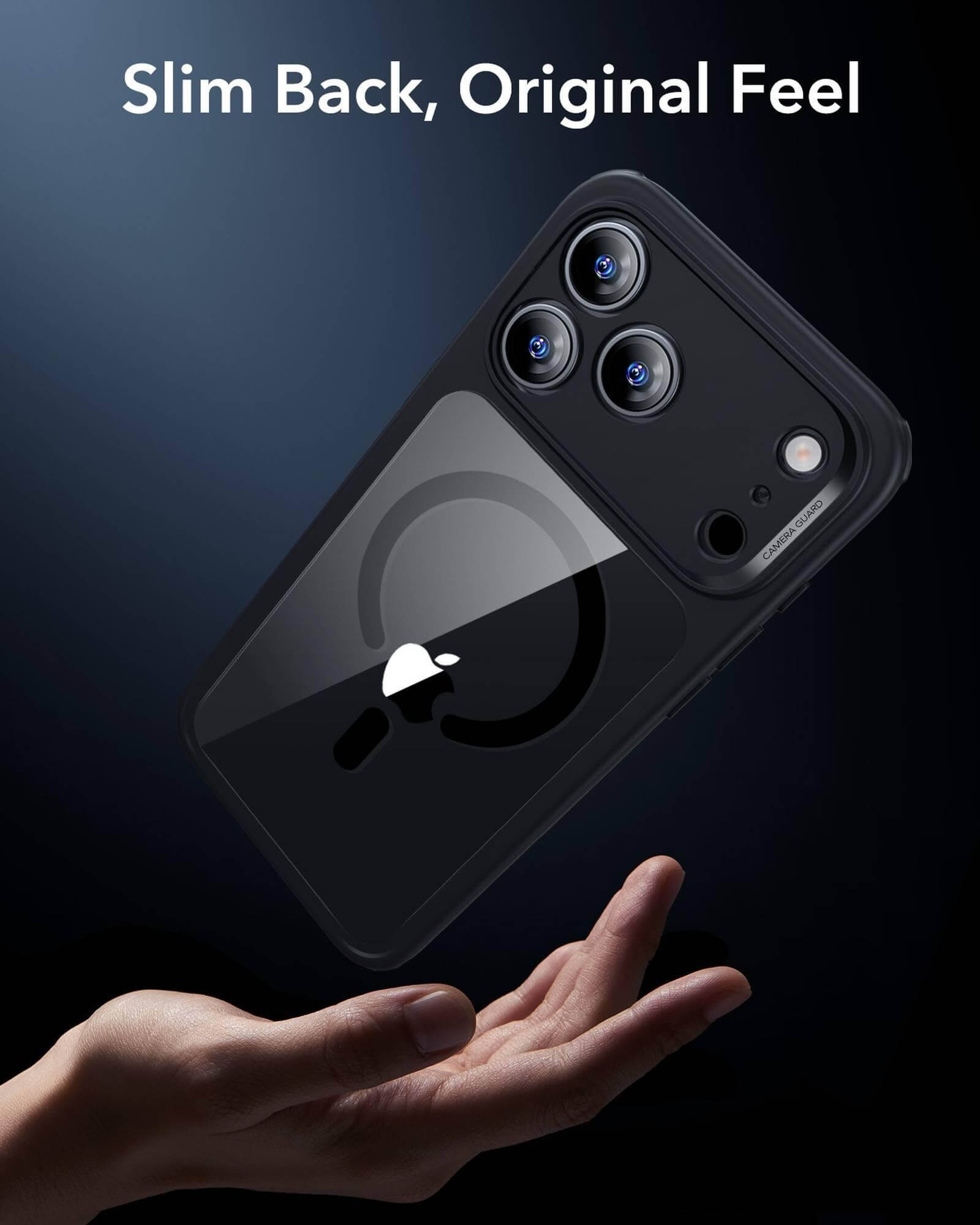 Schwarze Handyhülle, die von einer Hand vor dunklem Hintergrund gehalten wird. Die Hülle ist auf einem iPhone mit Apple-Logo.