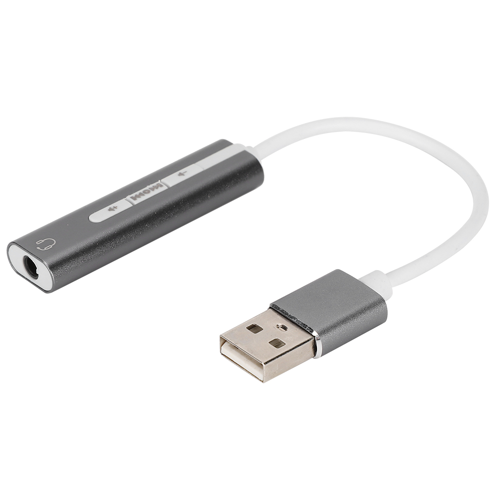 Ein grauer USB-Audioadapter mit weißem Kabel. Er hat eine Kopfhörerbuchse an einem Ende und einen USB-Anschluss am anderen.