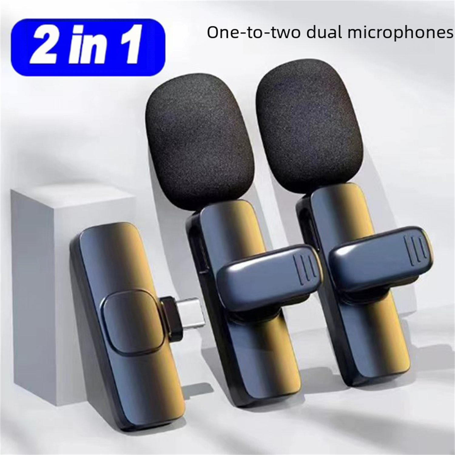 Das Bild zeigt drei schwarze Mikrofone, zwei mit Schaumstoffabdeckungen, eins mit USB-C. Text: 2 in 1, One-to-two dual microphones.