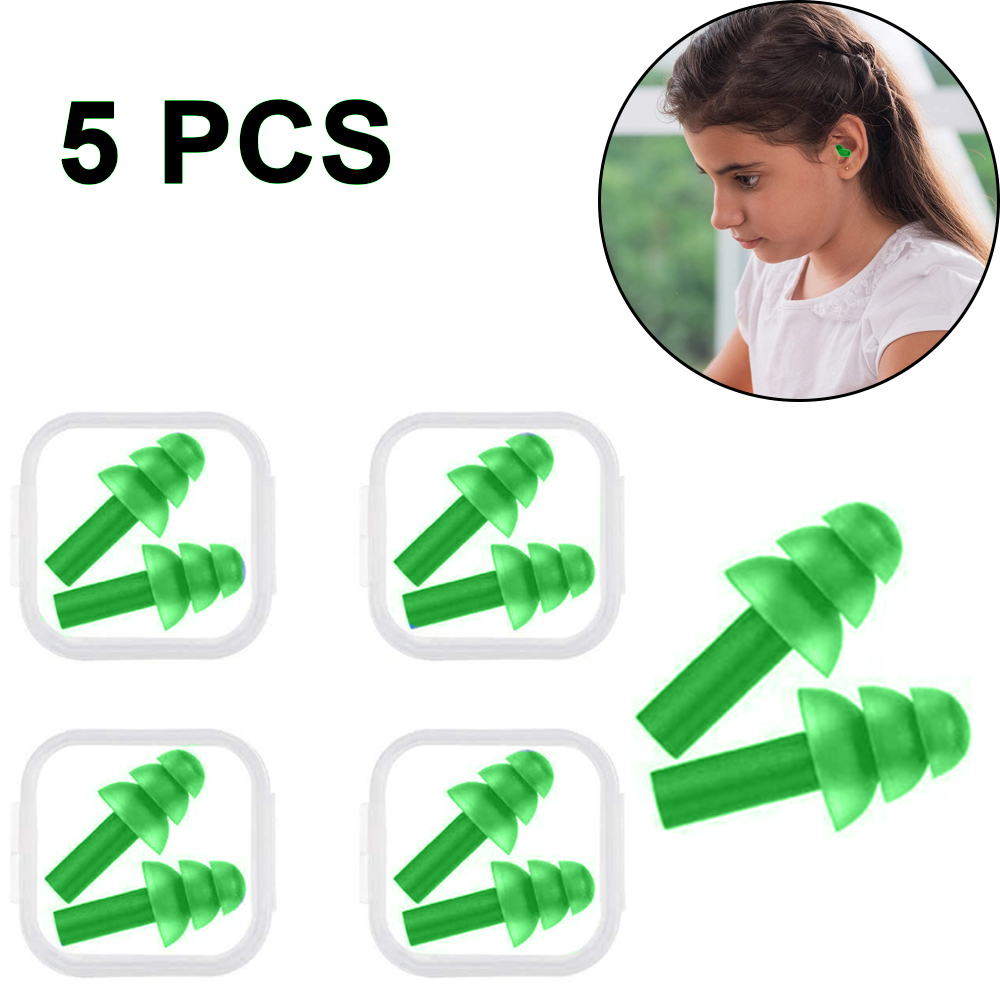 Das Bild zeigt grüne Ohrstöpsel, ein Mädchen mit einem Ohrstöpsel im Ohr und den Text '5 STK'.