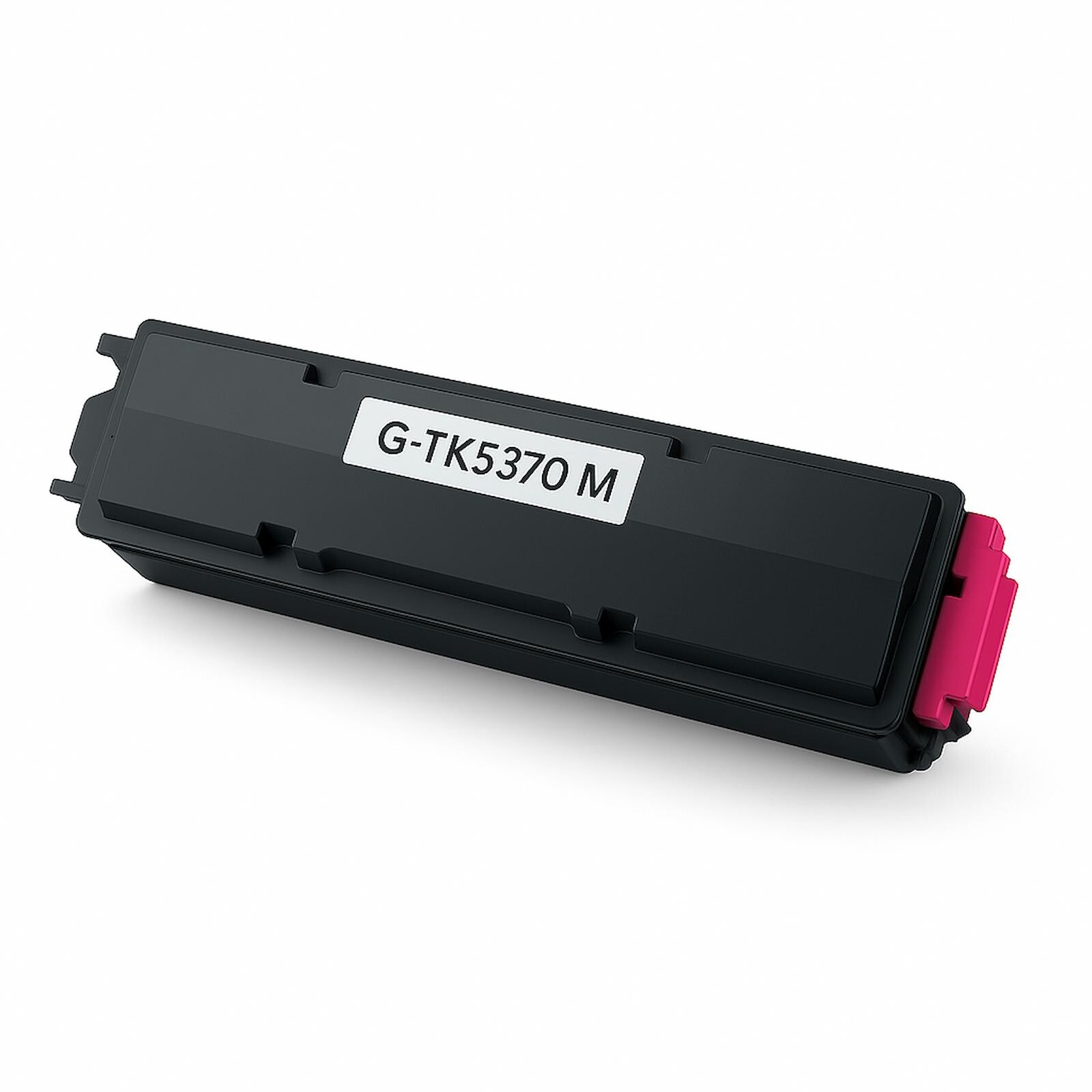 Eine schwarze Tonerkartusche mit einem weißen Etikett mit der Aufschrift G-TK5370 M und einer rosa Komponente an der Seite, auf weißem Hintergrund.