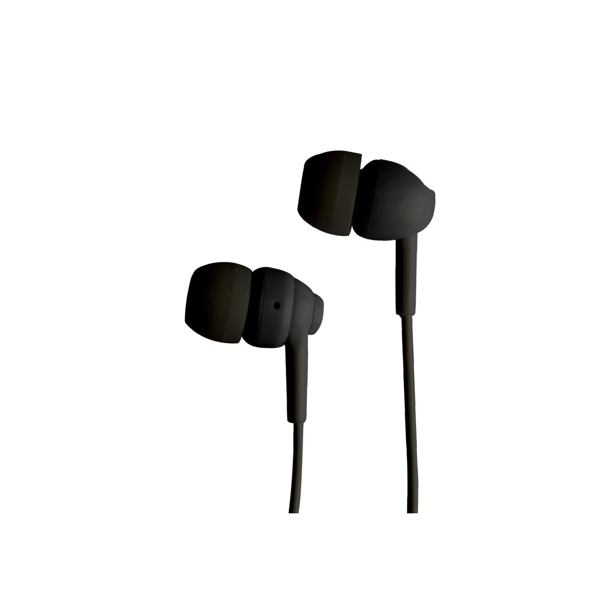 Due auricolari neri con i loro cavi sono appesi su uno sfondo bianco. Gli auricolari sono a fuoco. Lo sfondo è bianco semplice.