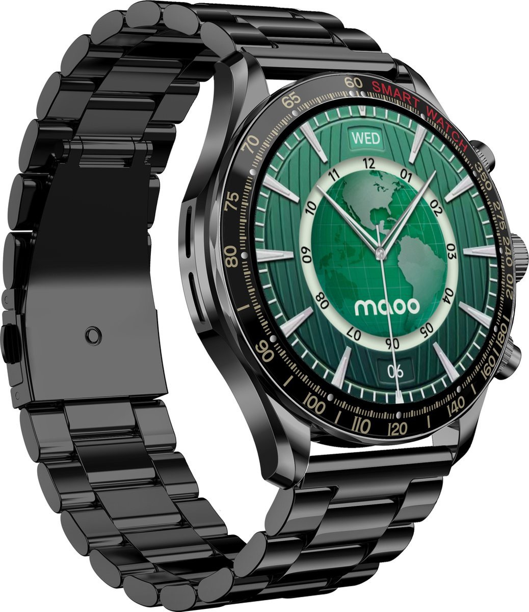 Uno smartwatch nero con quadrante verde che mostra una mappa del mondo. L'orologio ha un cinturino in metallo nero e mostra l'ora.