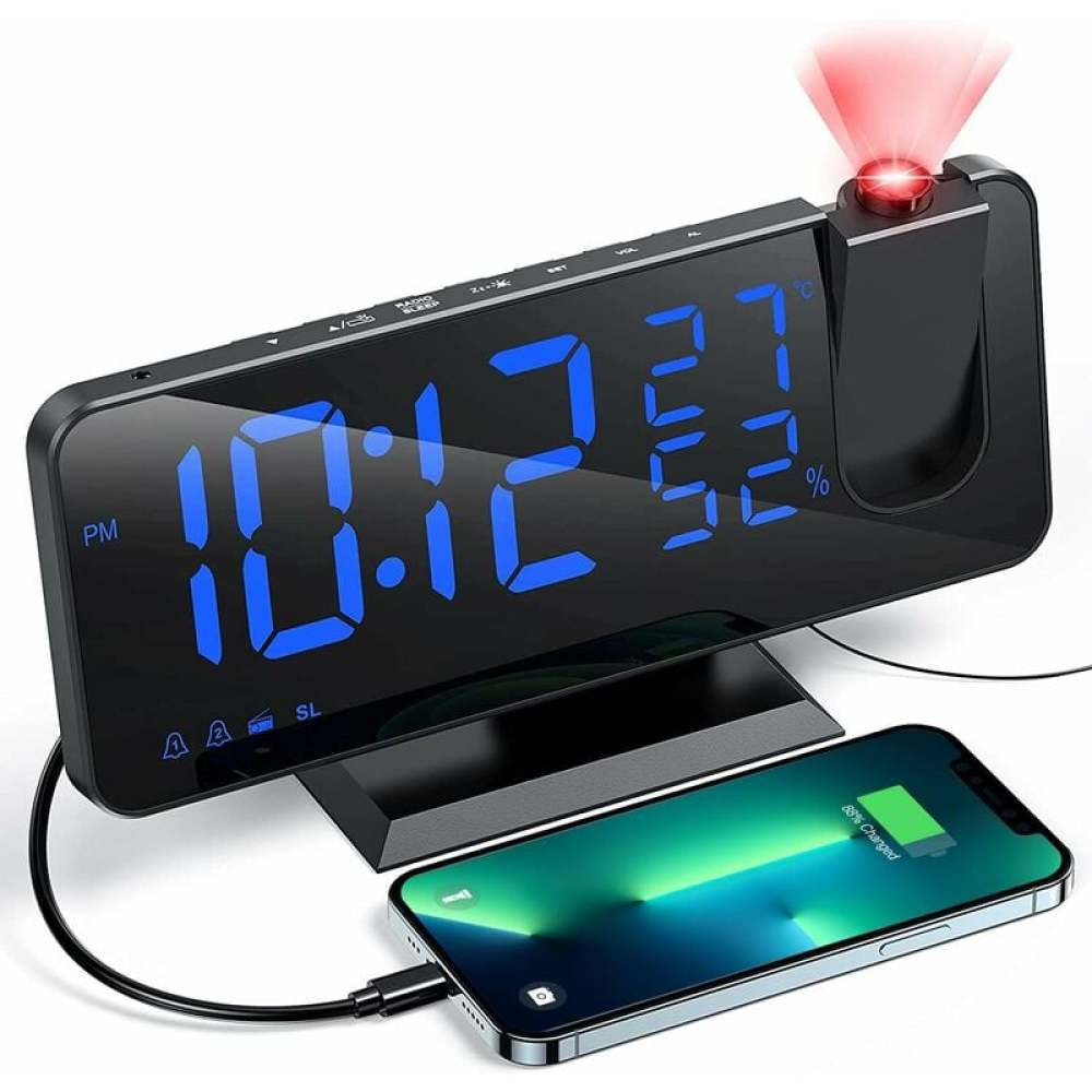 Schwarzer digitaler Wecker mit blauen Ziffern, der ein Telefon auflädt. Rotes Licht projiziert die Uhrzeit. Telefon zeigt 89% geladen.