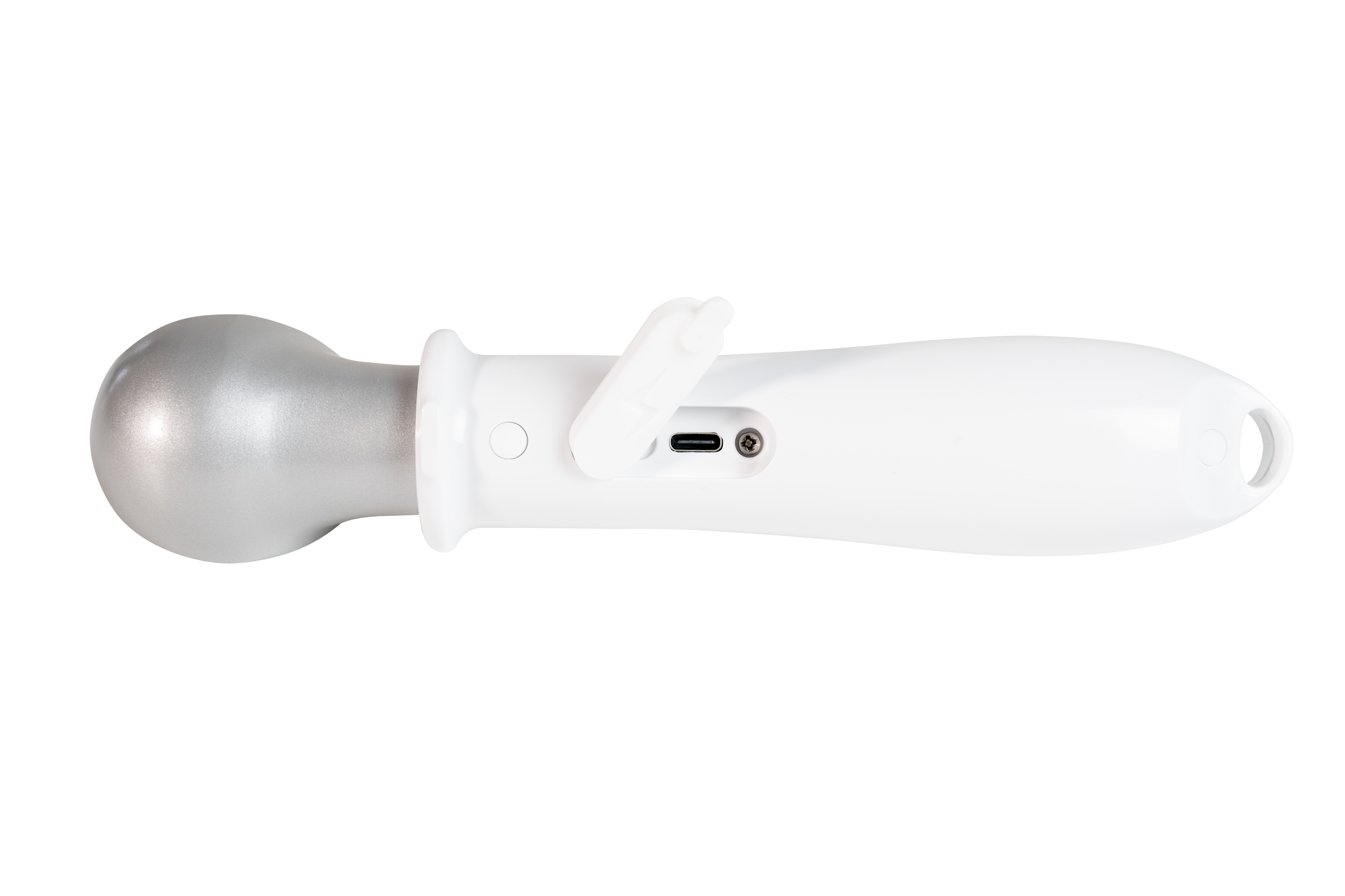 Ein weißes Sexspielzeug mit silbernem Kopf auf weißem Hintergrund. Es hat einen USB-Anschluss und eine Schlaufe.