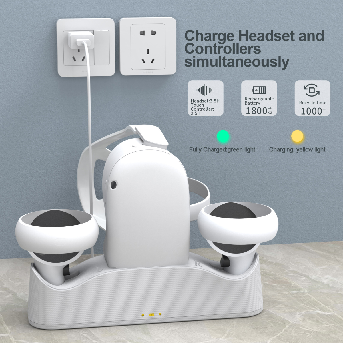 Weiße Headset-Ladestation mit Headset und Controllern. Grünes Licht zeigt volle Ladung an.