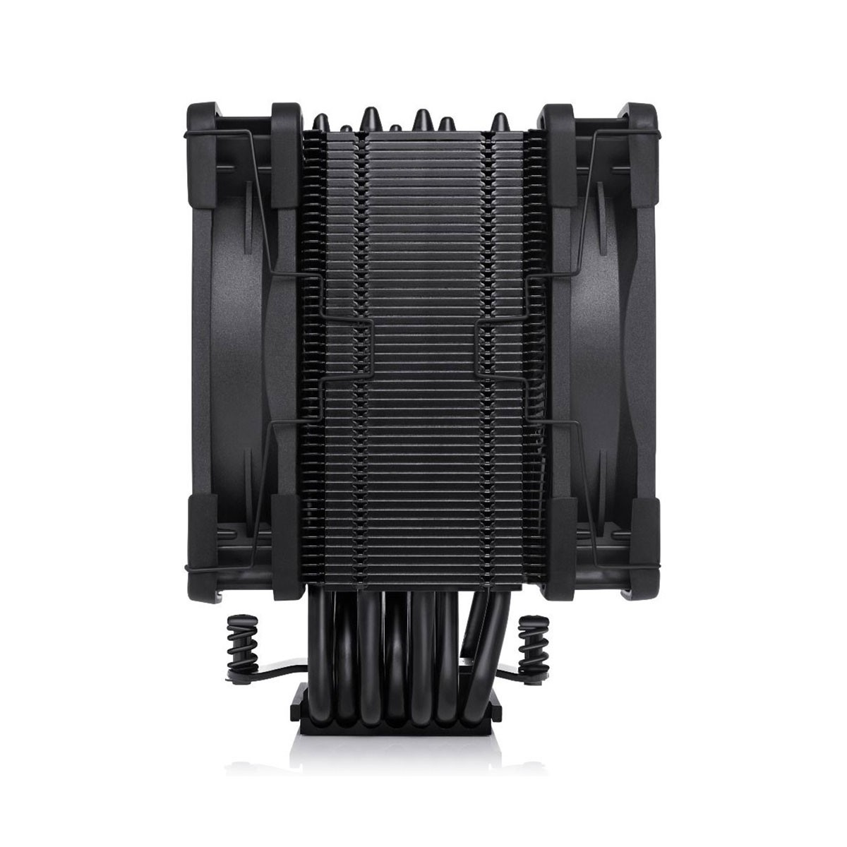 Czarny cooler CPU z żeberkami i wentylatorami. Cooler ma prostokątny kształt z szeregiem pionowych żeberek i wentylatorem po każdej stronie.