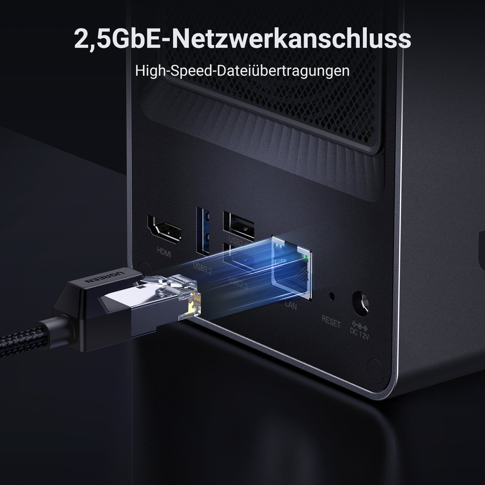 Czarny komputer z podłączonym kablem Ethernet. Kabel oznaczony jest UGREEN.