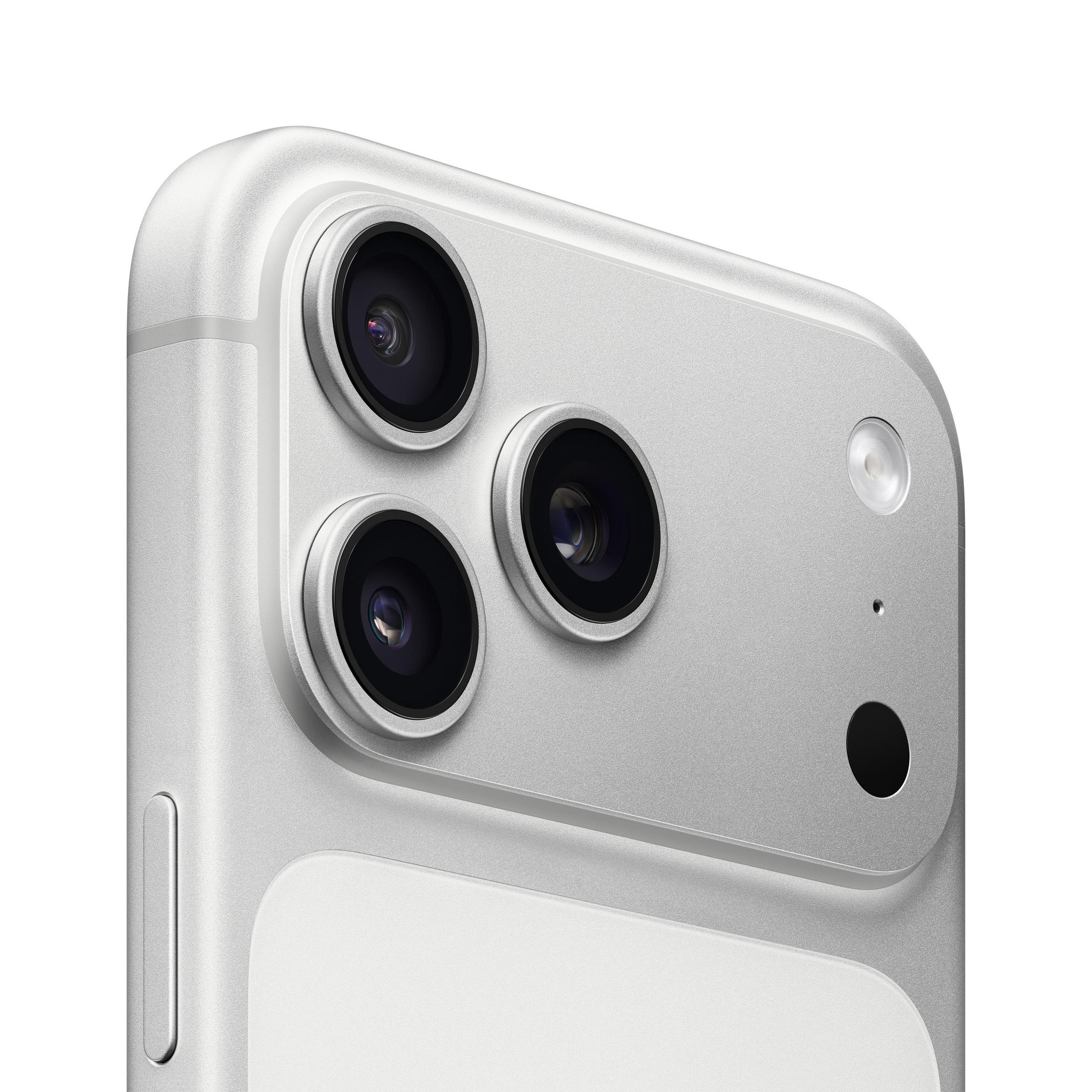 Zbliżenie srebrnego smartfona z trzema obiektywami, lampą błyskową i czarną kropką na białym tle.