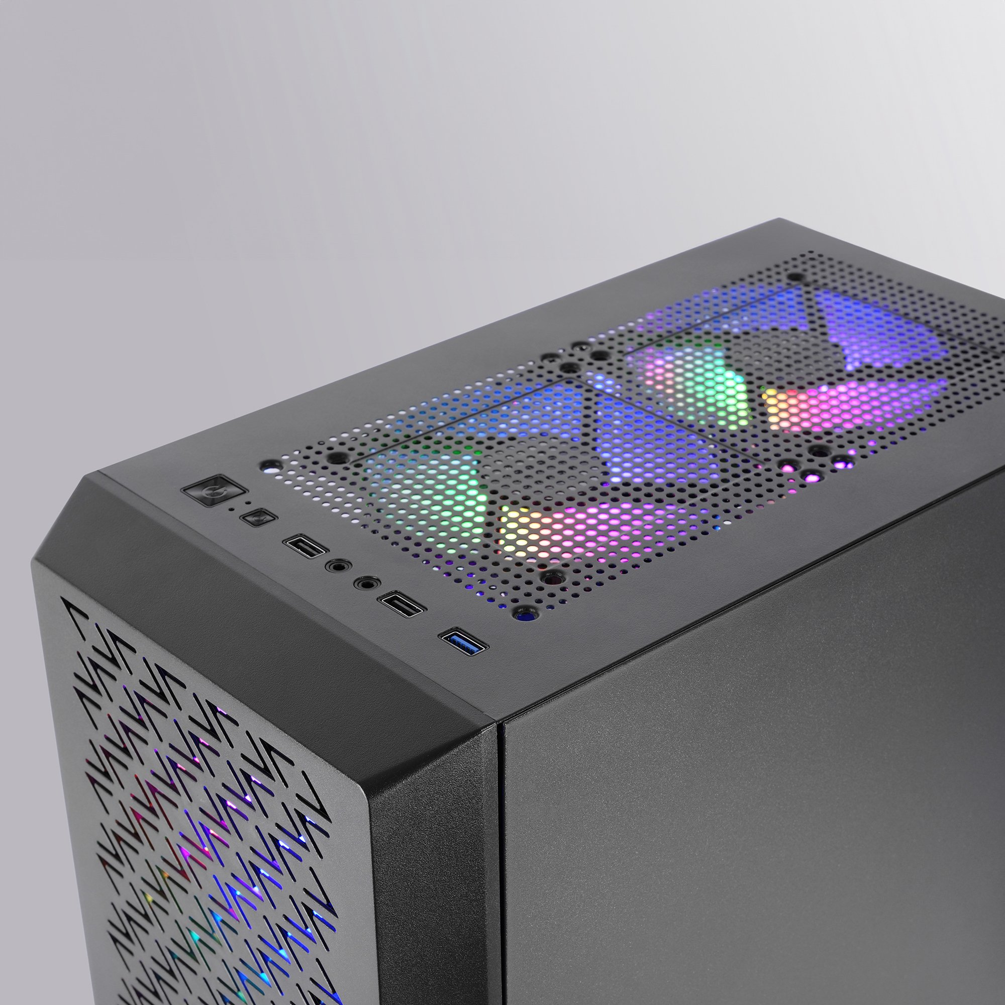 Case per computer nero con ventole RGB illuminate. La parte superiore ha prese d'aria. La parte anteriore ha prese d'aria e porte USB.