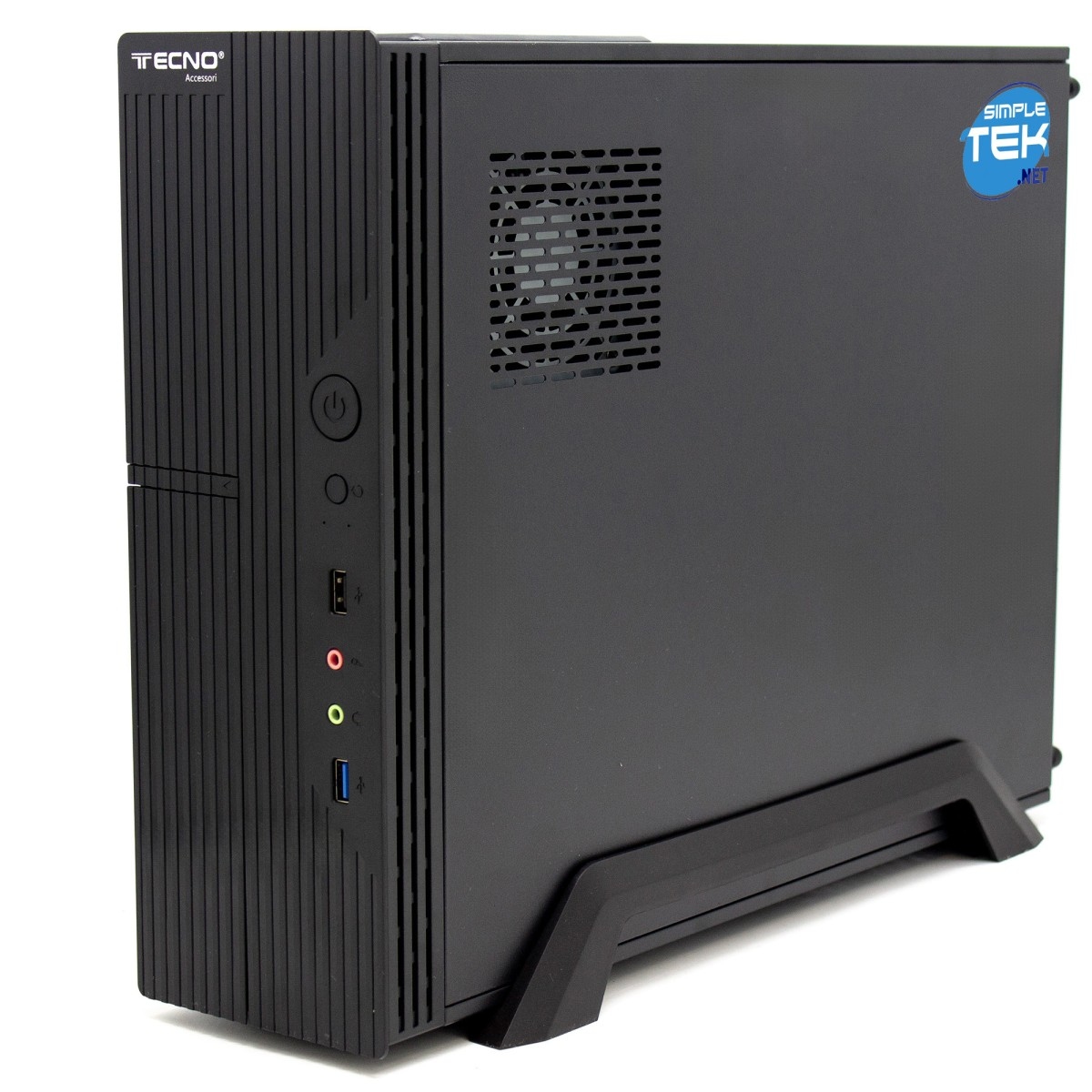 Un case per computer desktop nero con pulsante di accensione, porte USB e adesivo 'Simple Tek' su sfondo bianco.