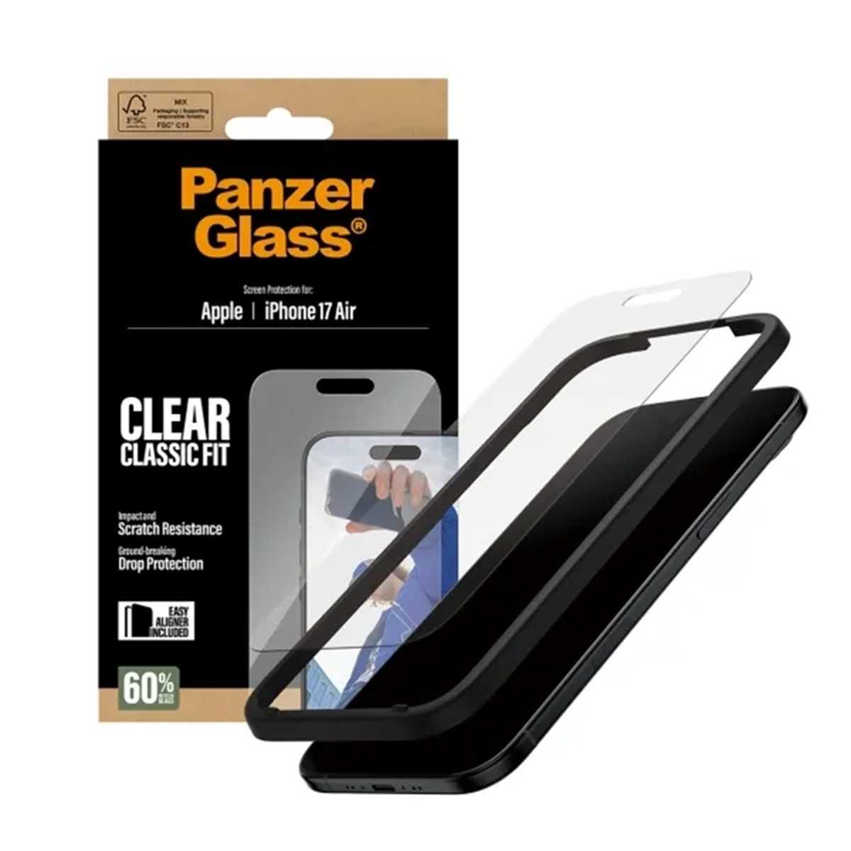 Een PanzerGlass schermbeschermerset voor iPhone 17 Air. Inclusief een zwarte telefoonhoes, schermbeschermer en verpakking met branding.