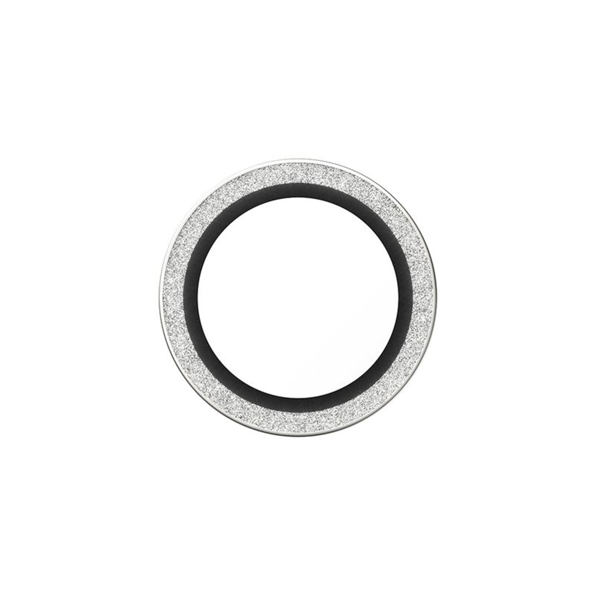 Close-up van een zilveren en zwarte ring met een witte cirkel in het midden. De ring heeft een glinsterende textuur.