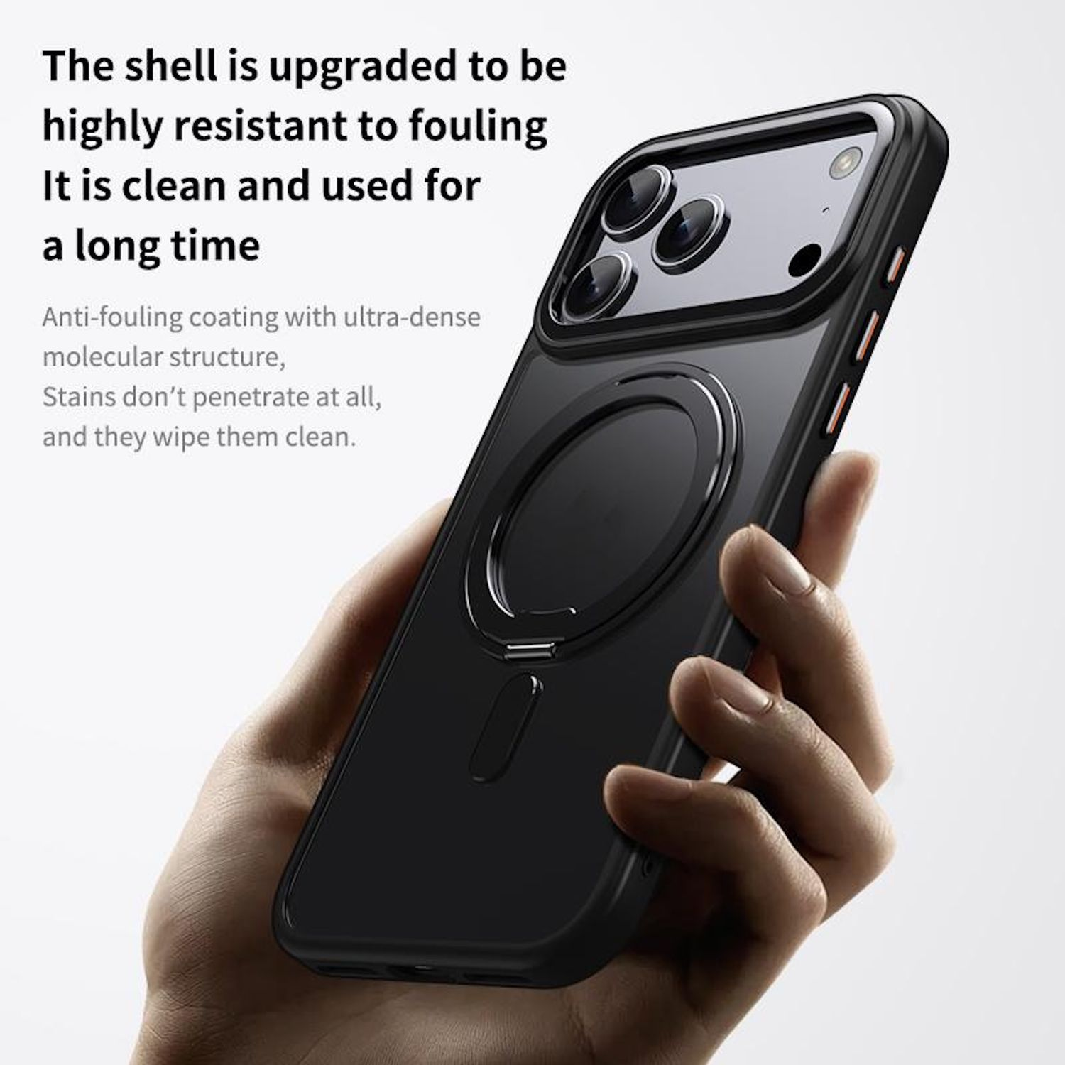 Eine Hand hält eine schwarze Handyhülle mit Ring. Der Text besagt, dass sie schmutzabweisend und leicht zu reinigen ist. Der Hintergrund ist weiß.