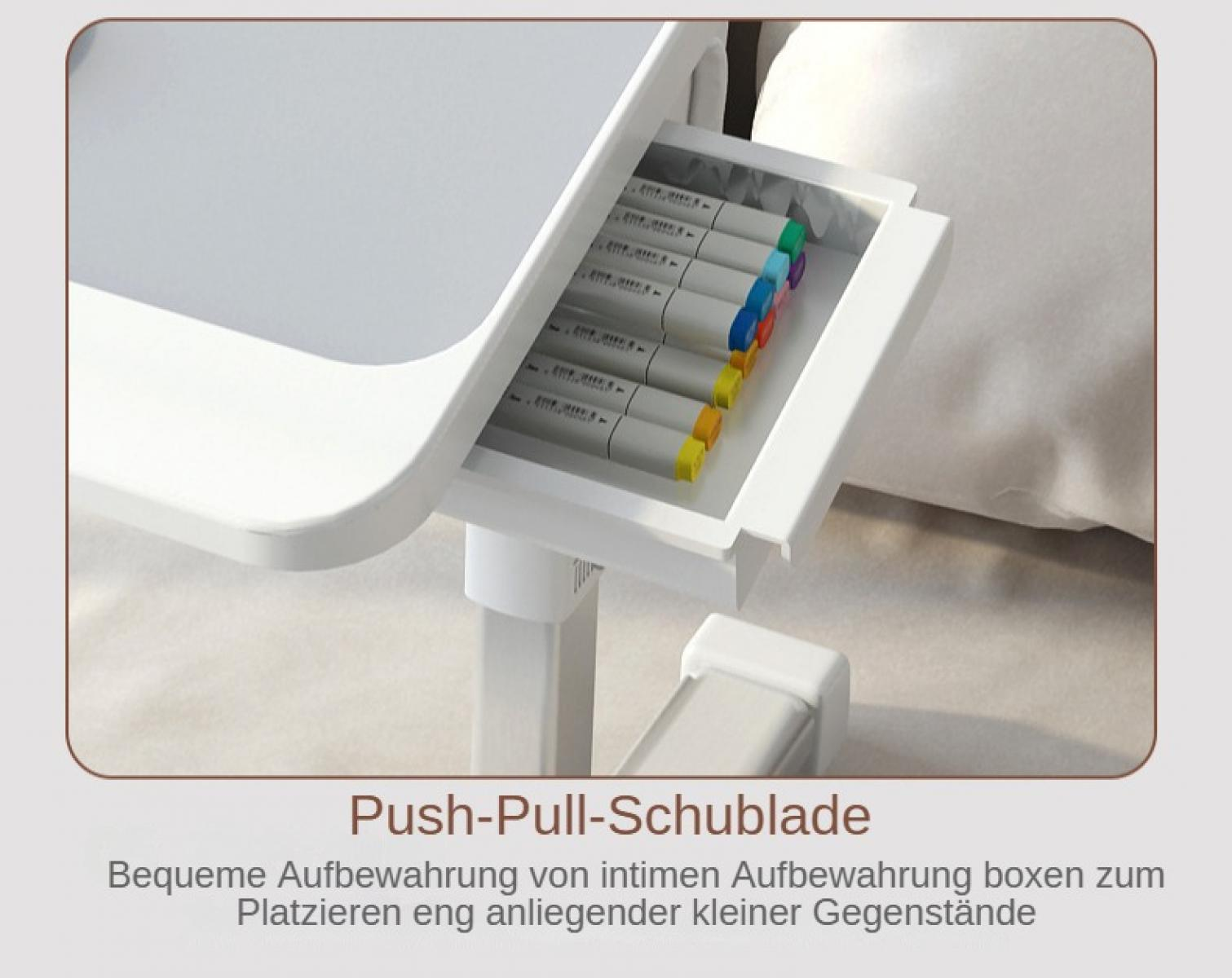 Ein weißer Schreibtisch mit offener Schublade. Darin befinden sich Marker in verschiedenen Farben. Die Schublade ist teilweise herausgezogen.