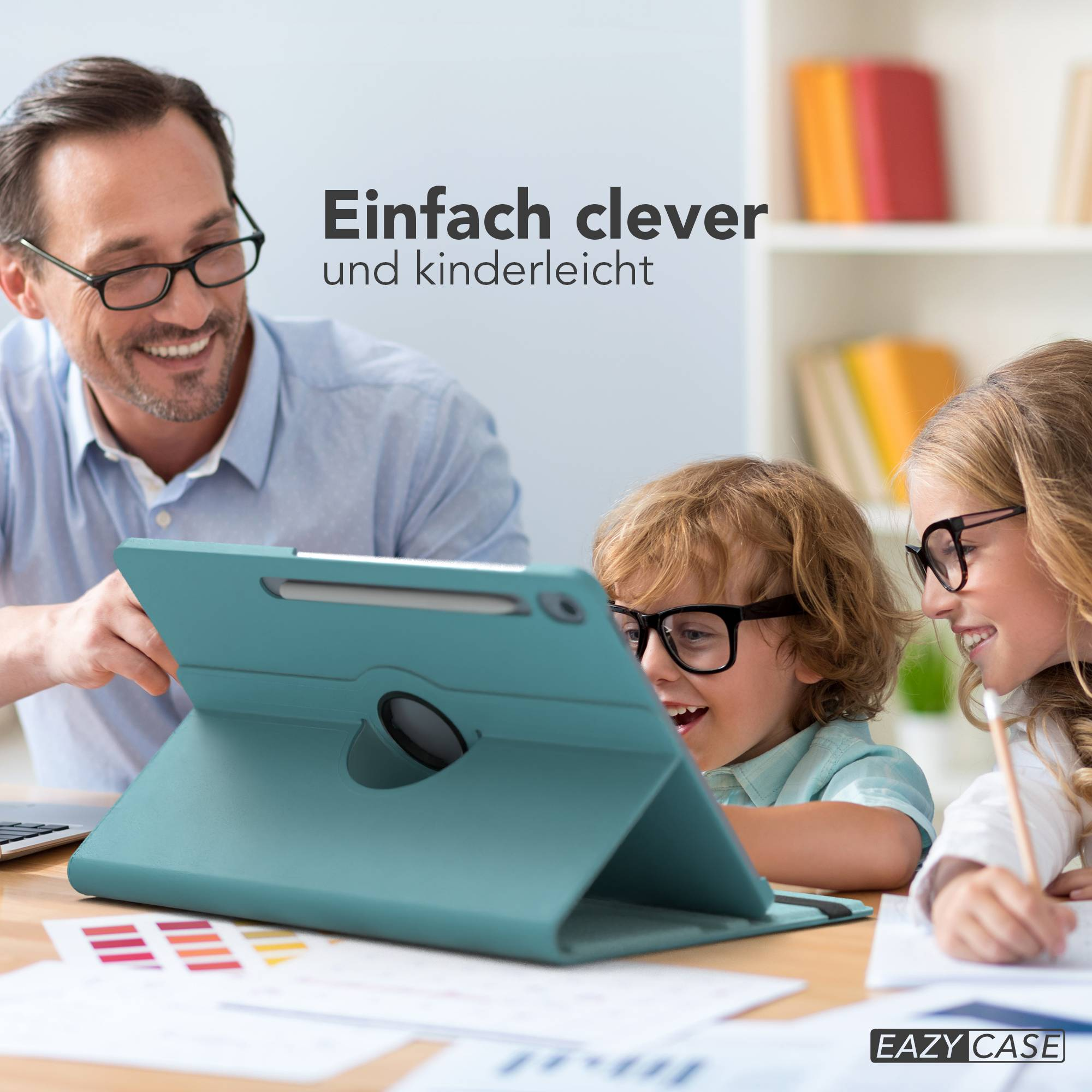 Ein Mann und zwei Kinder schauen auf ein Tablet. Das Tablet befindet sich in einer blauen Hülle.
