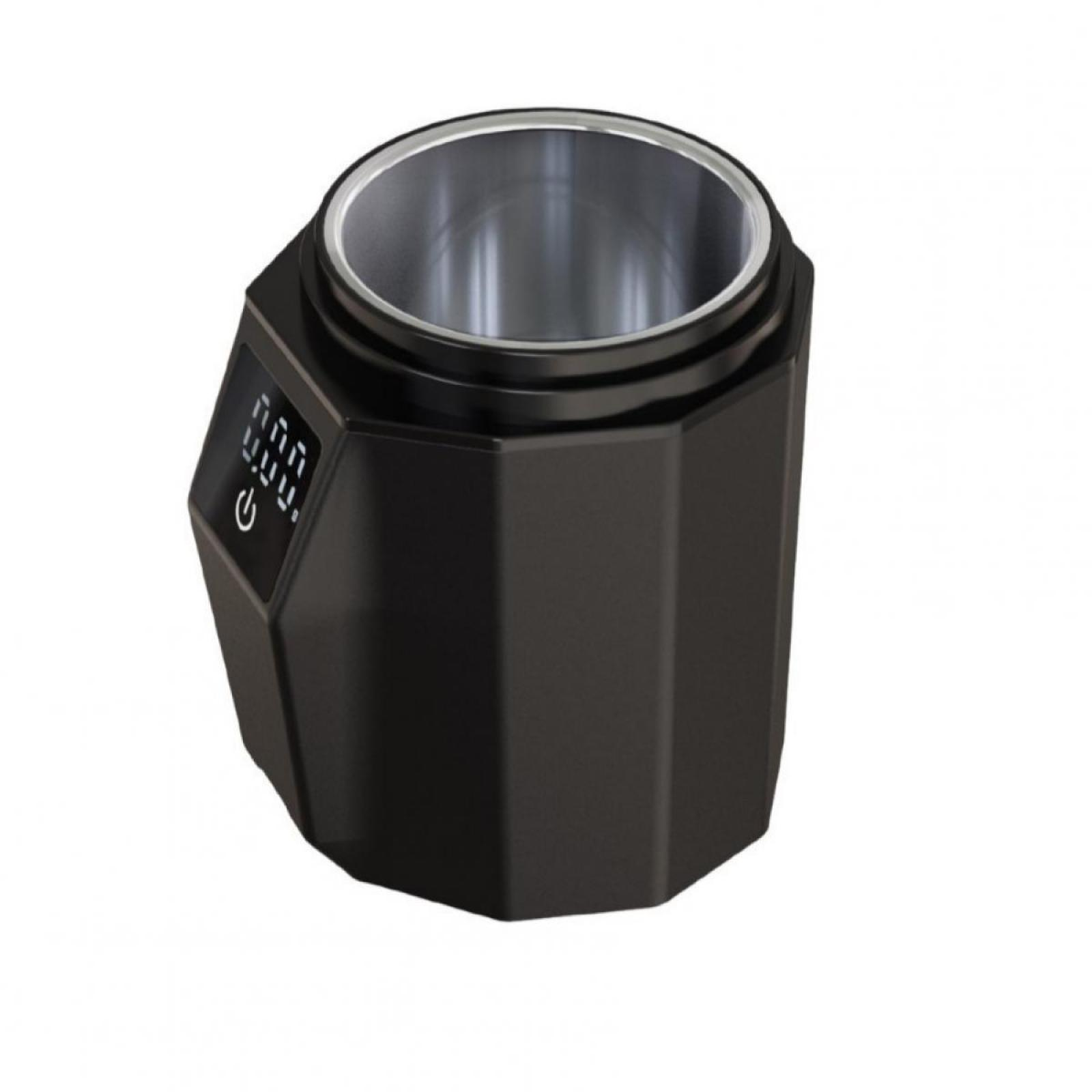 Ein schwarzes, eckiges Gerät mit Digitalanzeige und einem Innenbehälter aus Metall. Der Hintergrund ist weiß.