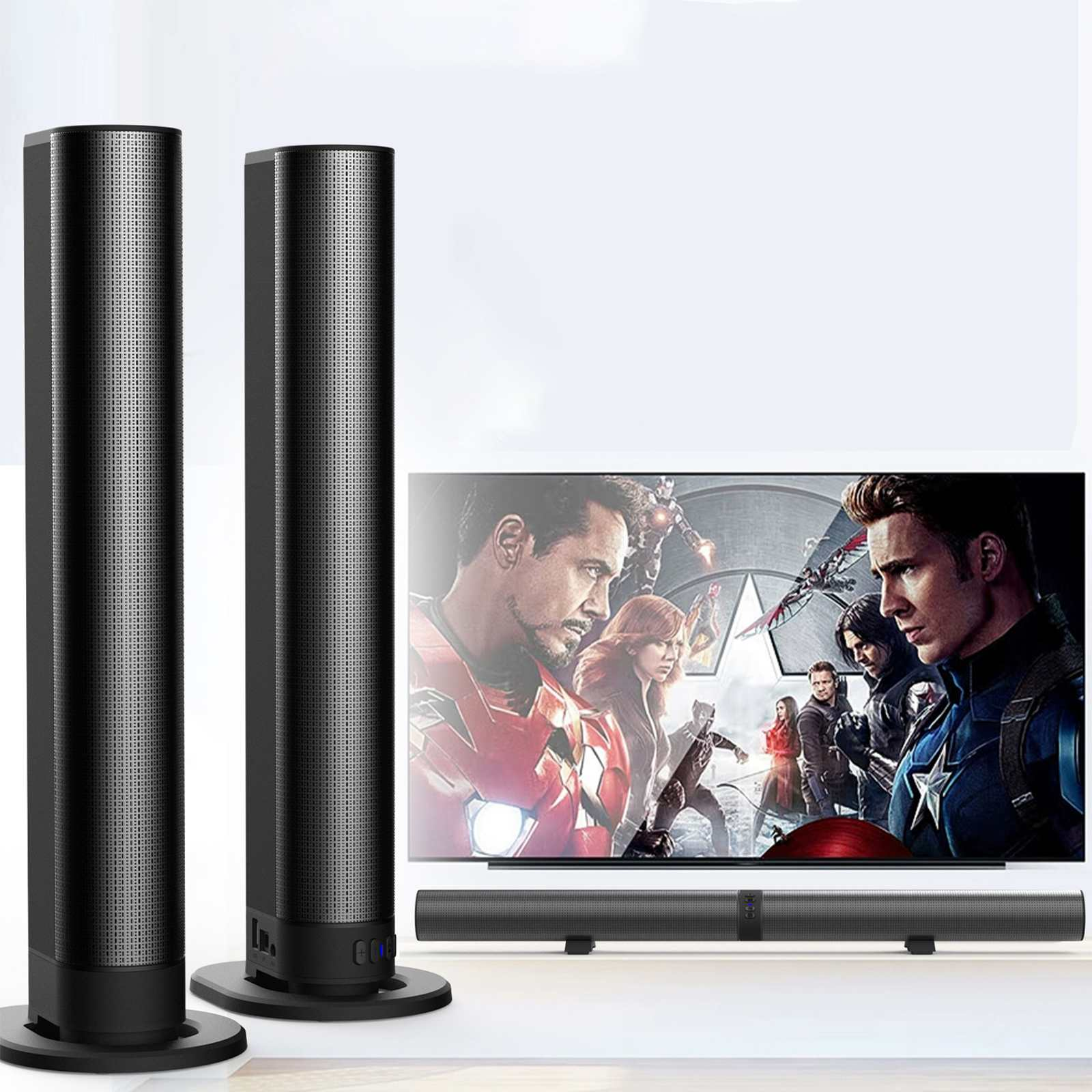 Zwei schwarze Lautsprecher flankieren einen Fernseher, der einen Avengers-Film zeigt. Unter dem Fernseher befindet sich eine Soundbar.