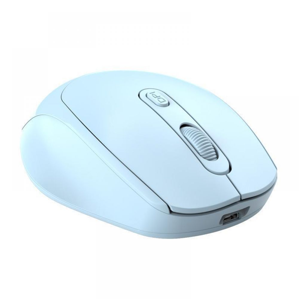 Eine hellblaue Computermaus mit einem Scrollrad, einer DPI-Taste und einem Ladeanschluss. Die Maus liegt auf weißem Hintergrund.