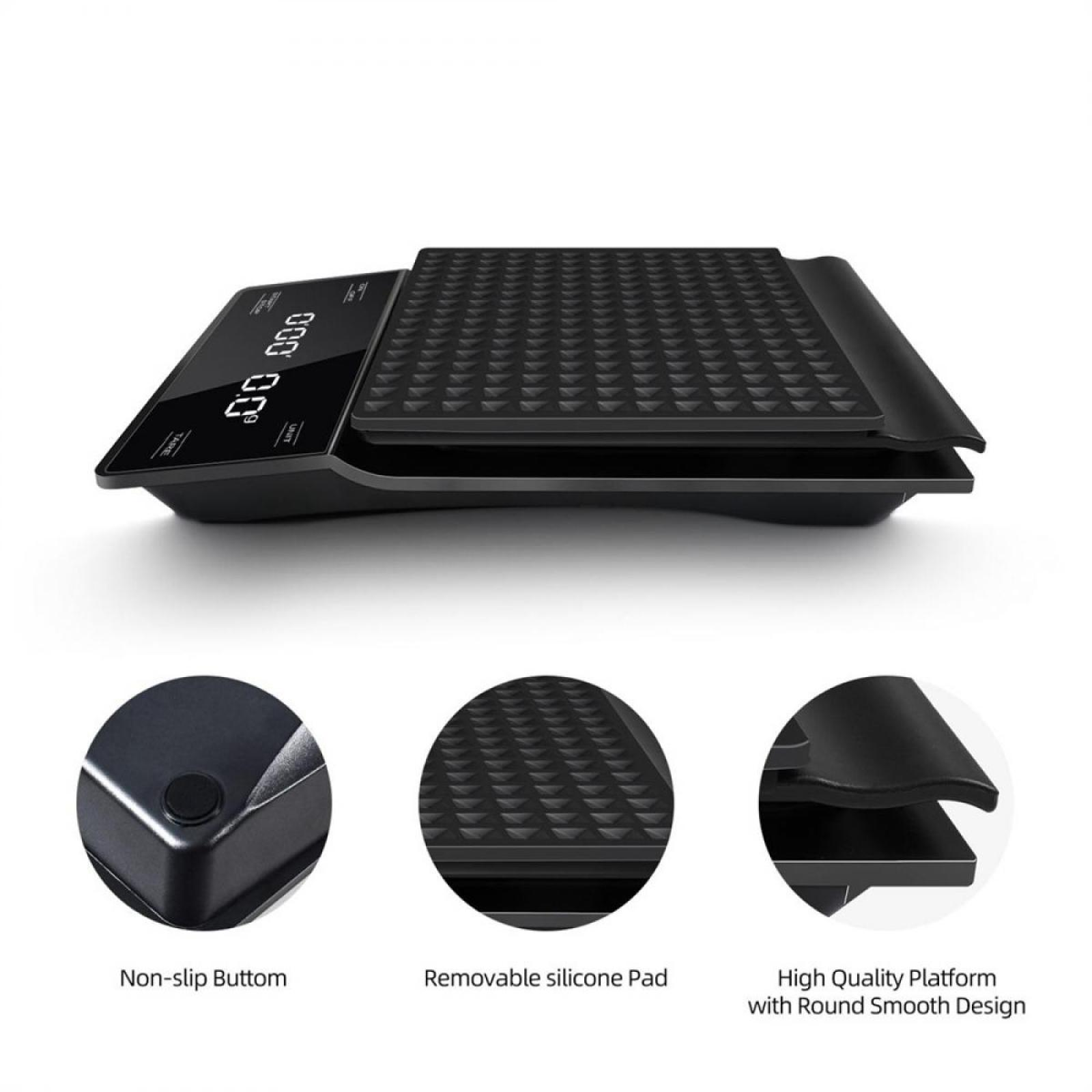 Eine schwarze Küchenwaage mit Digitalanzeige. Zu den Merkmalen gehören eine strukturierte Oberseite, ein abnehmbares Pad und ein glattes Design.