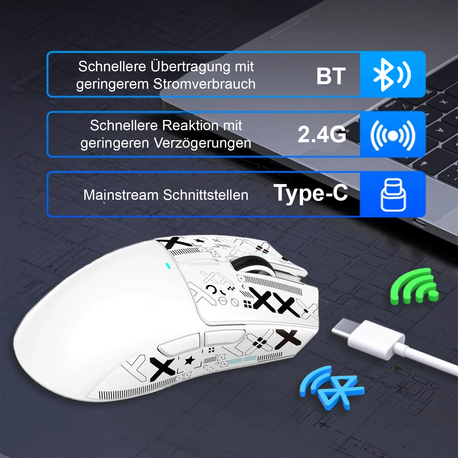Eine weiße Gaming-Maus mit Text und Symbolen wird neben einem Laptop gezeigt. Es hat schwarze Designs und ein USB-C-Kabel.
