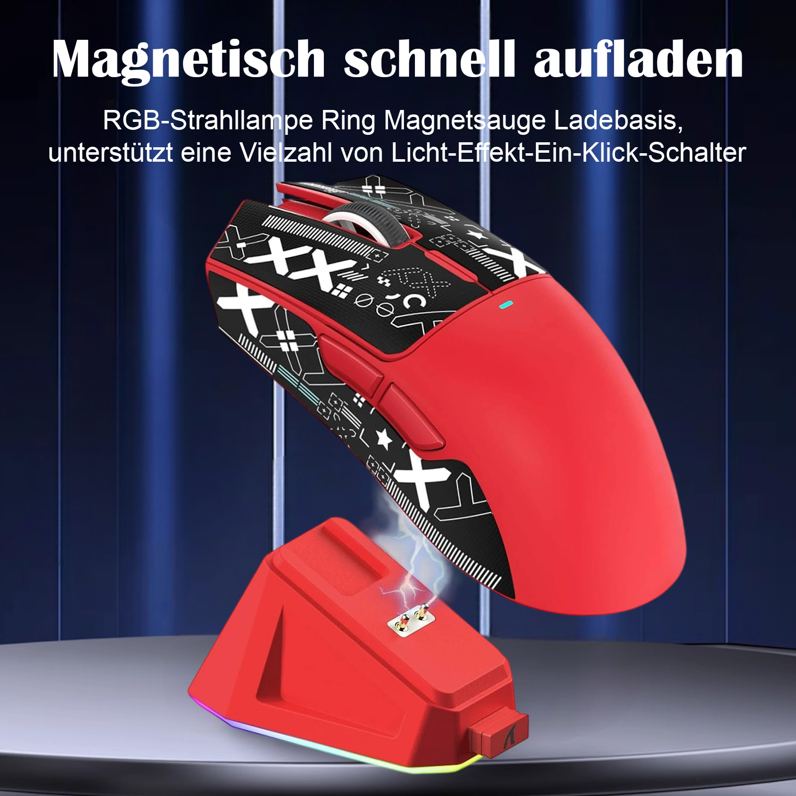 Eine rote Funkmaus mit schwarzem Muster liegt über einer Ladestation. Blitze verbinden sie.