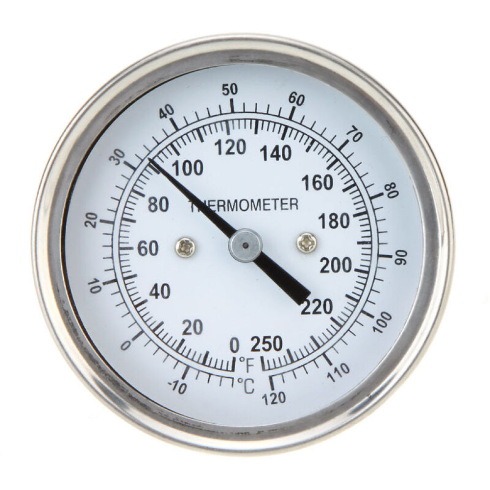 Ein rundes Thermometer mit weißem Zifferblatt, schwarzen Markierungen und einer Nadel, die 220 Grad Fahrenheit anzeigt. Das Gehäuse ist metallisch.