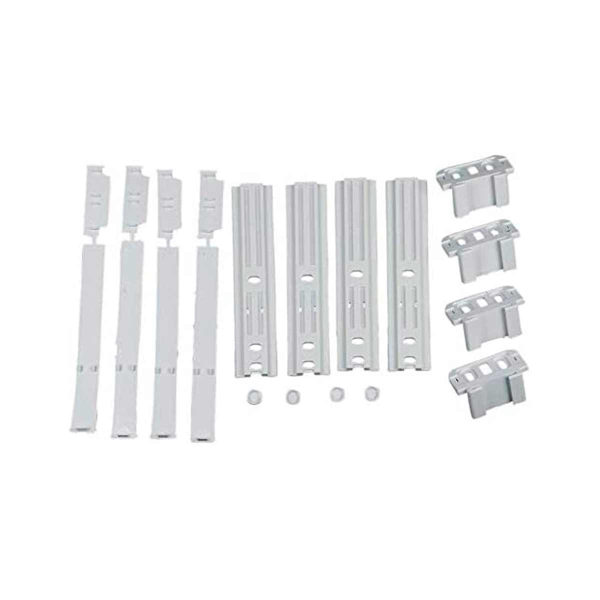 Un kit de hardware blanco. Contiene varias piezas, como rieles, soportes y piezas circulares pequeñas. Todos los elementos son blancos o plateados.