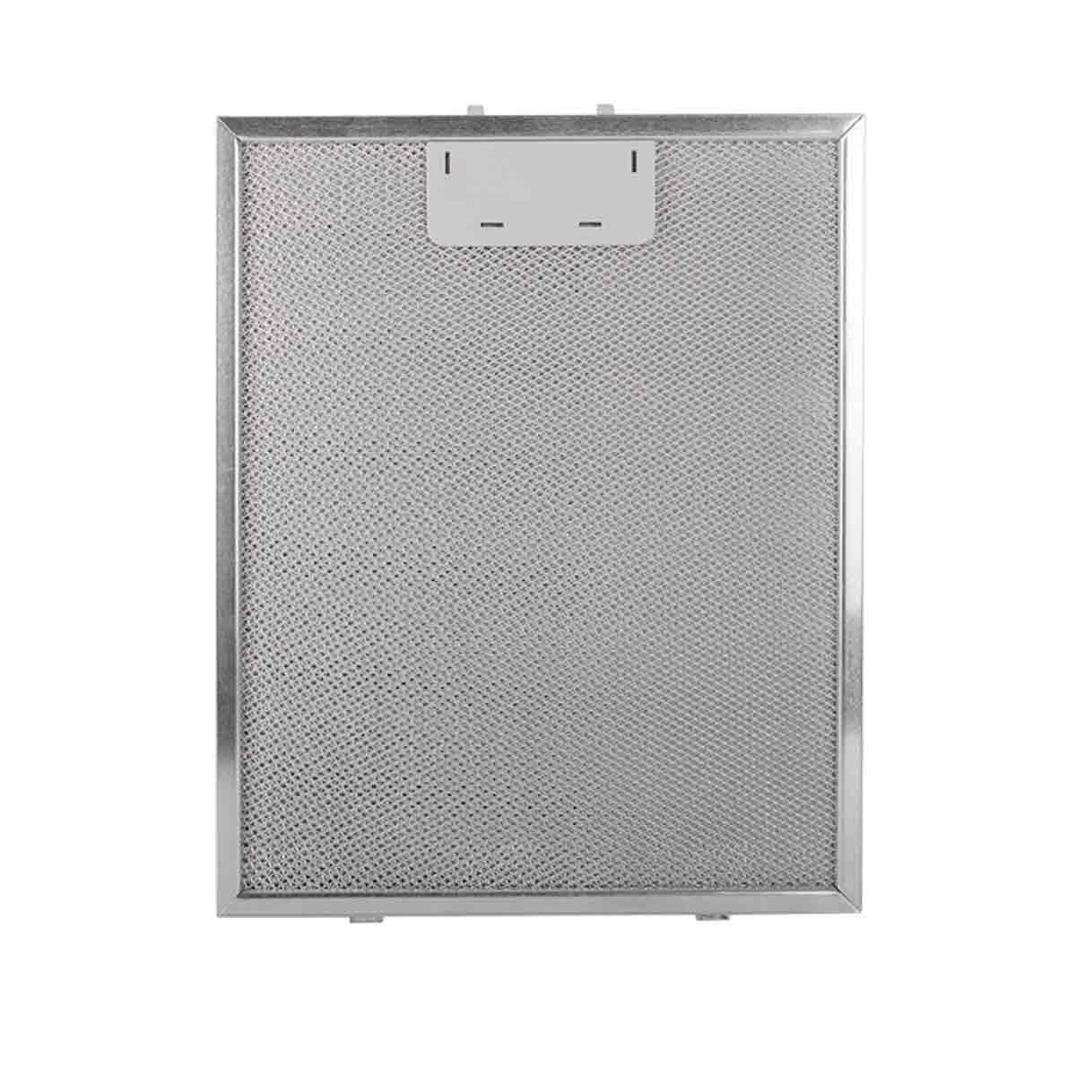 Un filtro rectangular de metal para campana extractora. Tiene un fino patrón de malla y un marco plateado. Hay una sección rectangular blanca en la parte superior.