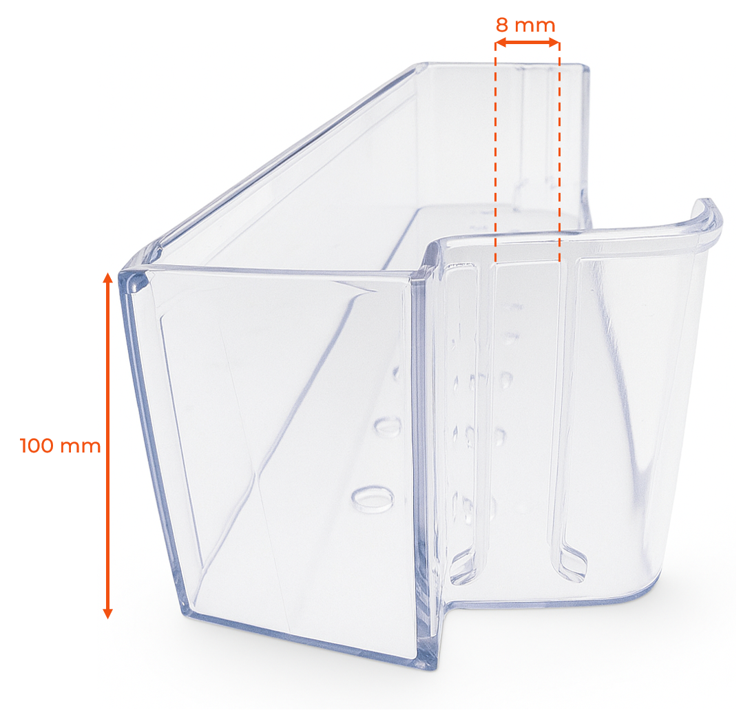 Un contenedor de plástico transparente con medidas de 100 mm y 8 mm. Tiene un diseño en ángulo y un borde curvo. El fondo es blanco.