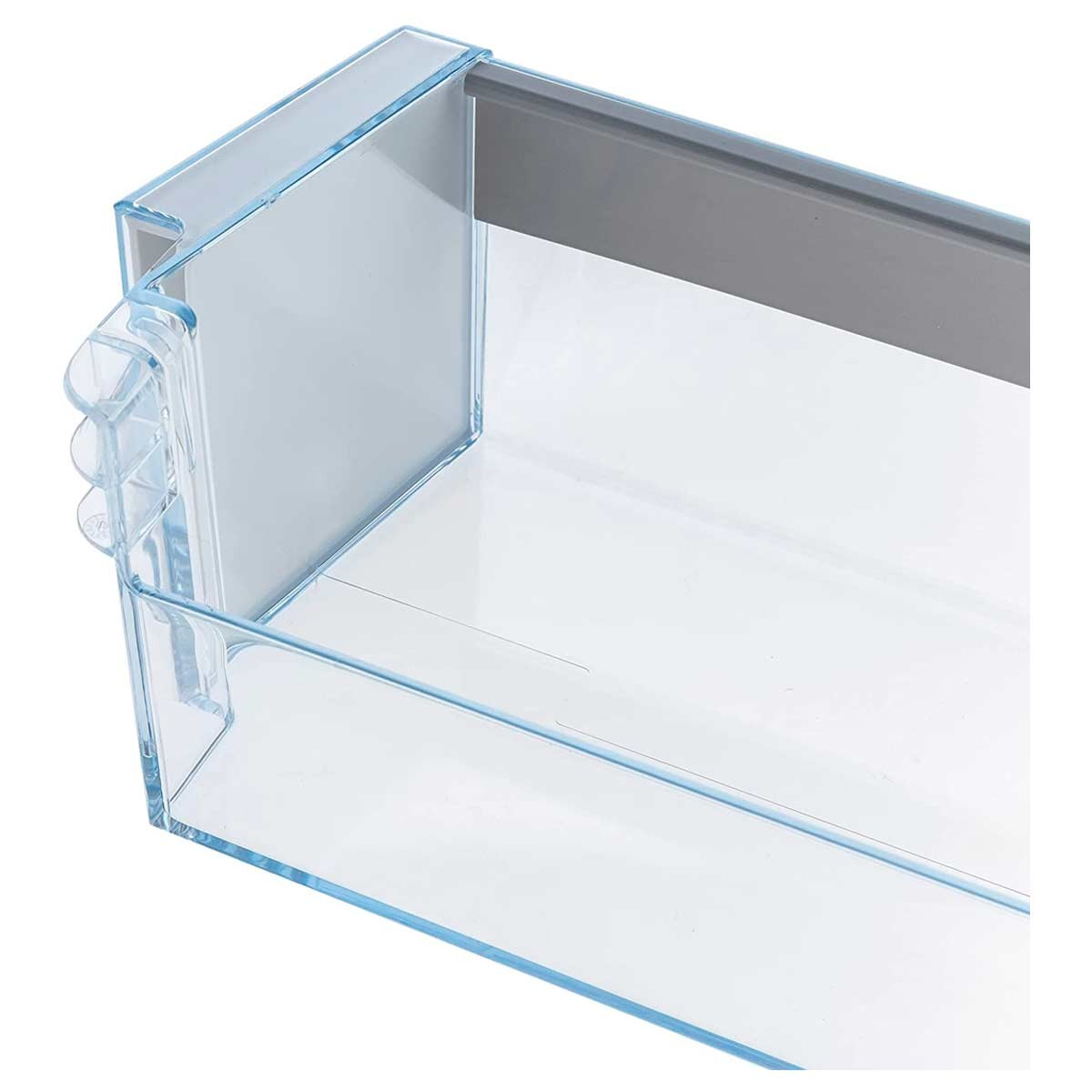 Un cajón de refrigerador de plástico transparente con un borde azul. El cajón está vacío y tiene un soporte superior gris.