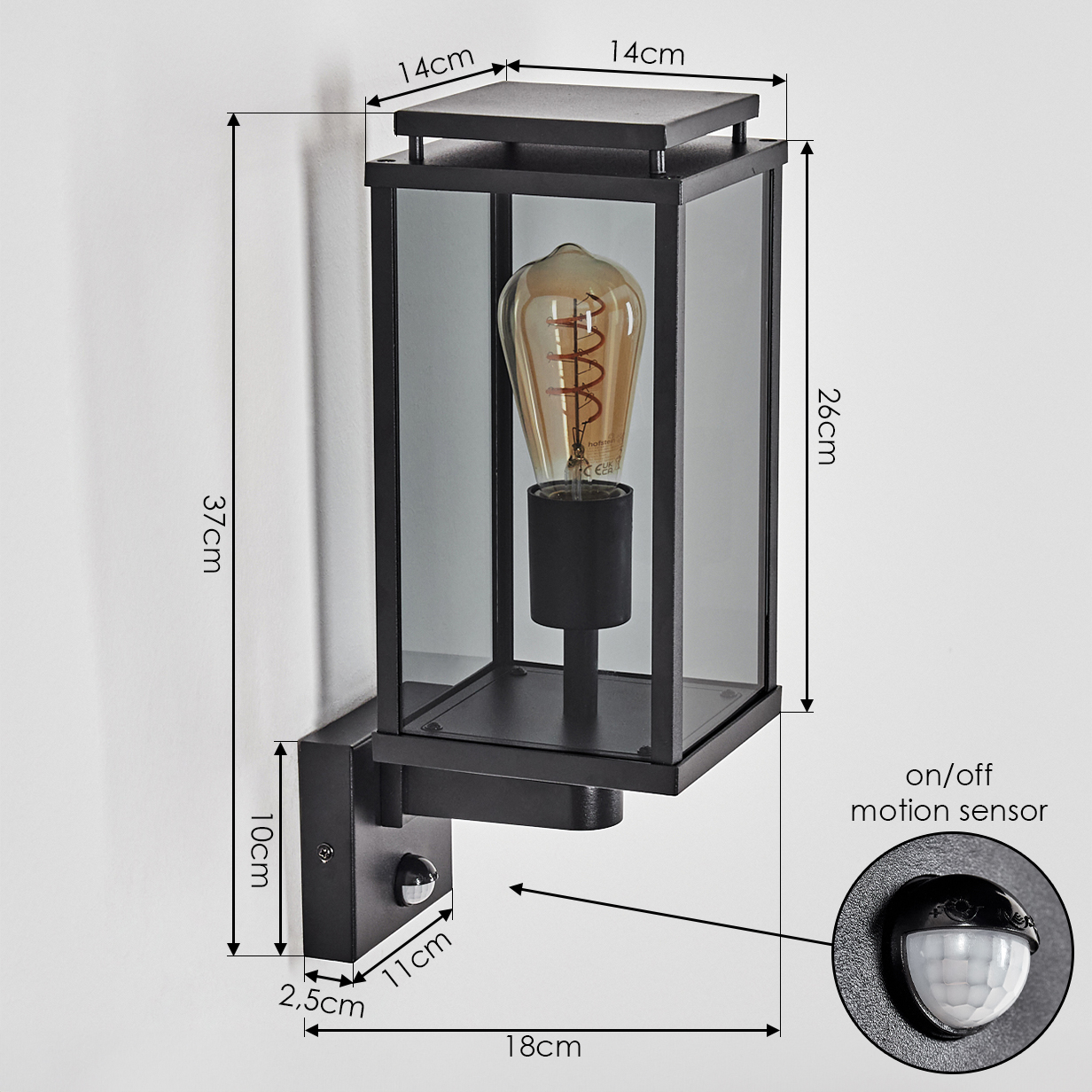 Schwarze Außenlampe mit Bewegungssensor. Enthält eine Glühbirne in einem Glasgehäuse. Abmessungen werden ebenfalls angezeigt.