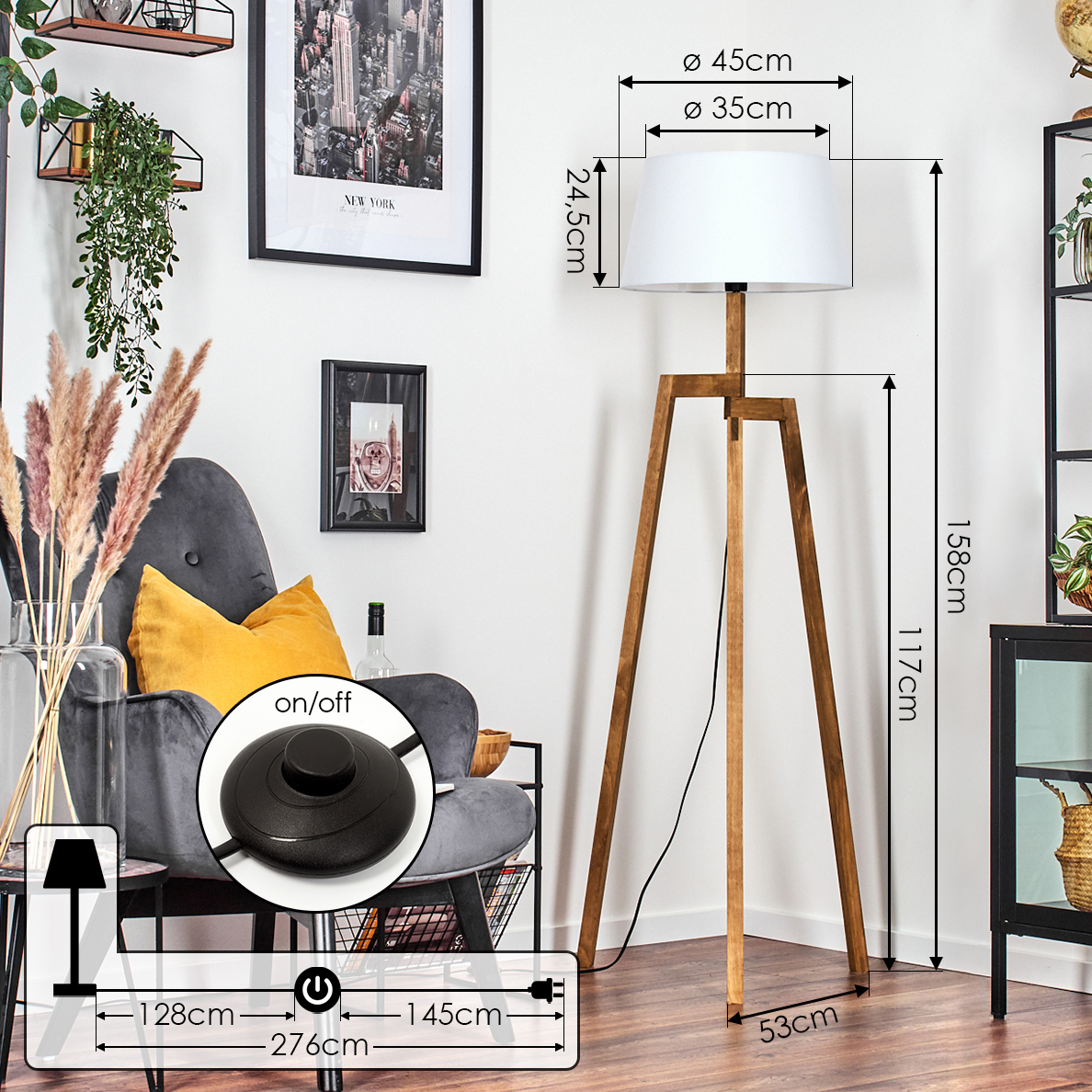 Ein Raum mit Stehlampe, Stuhl und Dekorationen. Maße sind an der Lampe und am Schalter angegeben.