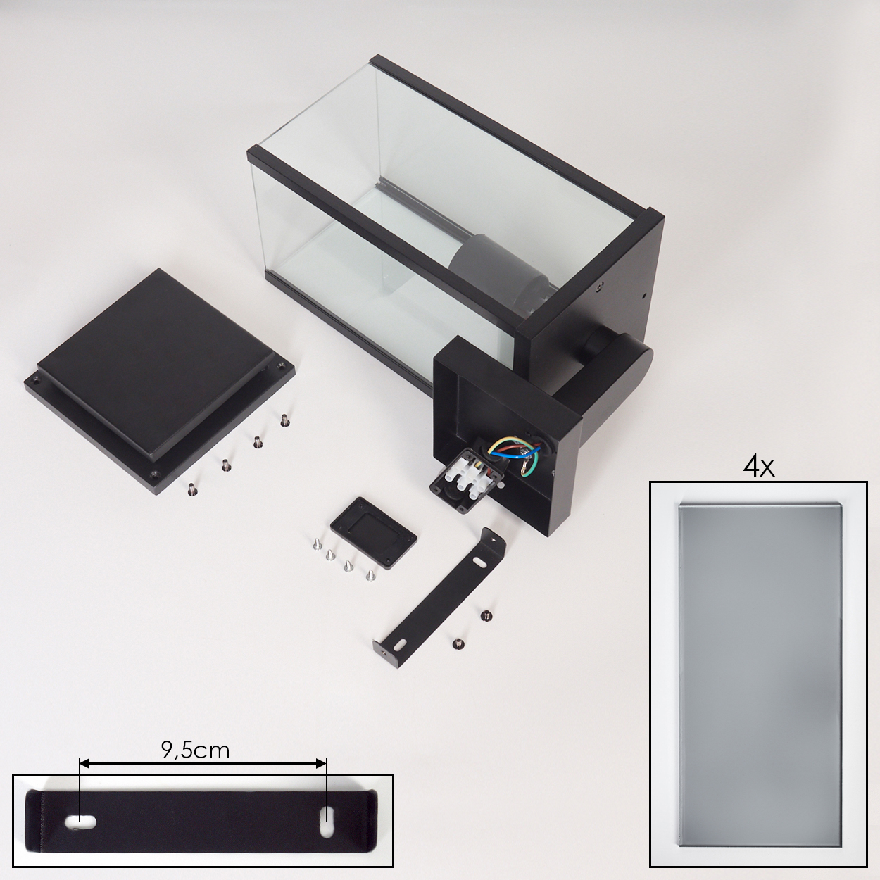 Zerlegte schwarze Außenlampe mit Glasplatten, elektrischen Komponenten, Halterung und Schrauben. Teile liegen auf weißem Untergrund.