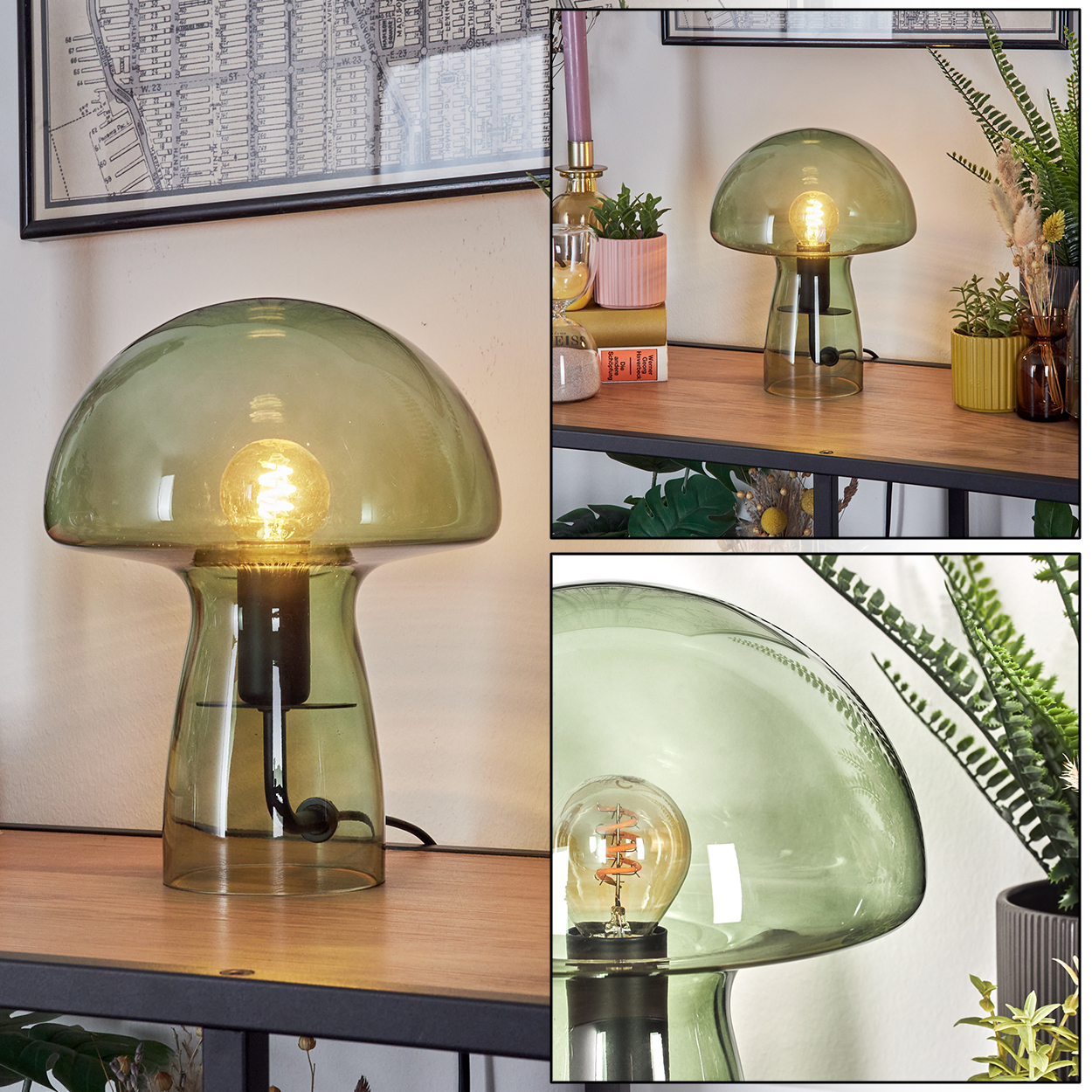 Eine grüne Pilzlampe auf einem Holzregal. Eine Karte, Pflanzen und andere dekorative Gegenstände sind im Hintergrund.