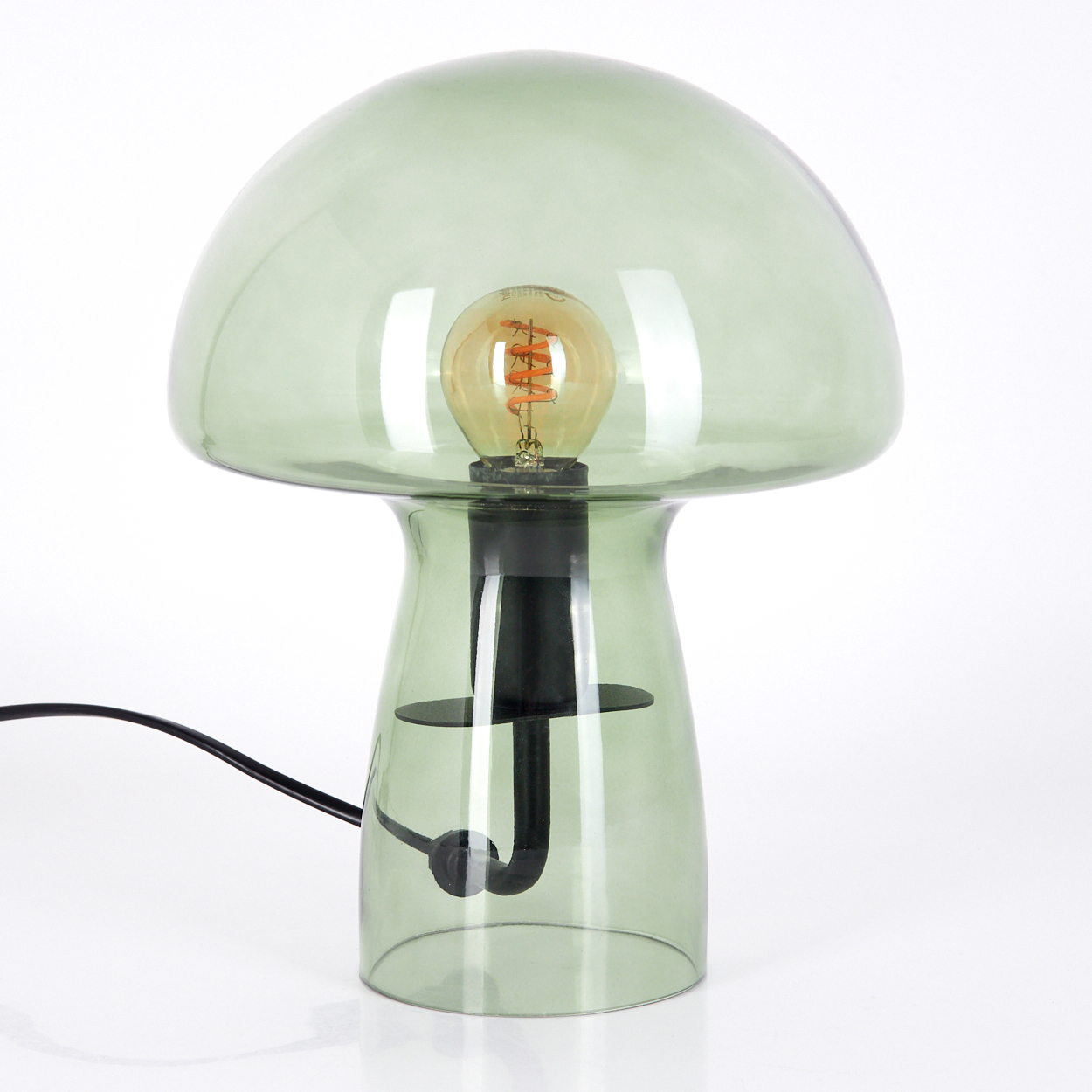 Eine pilzförmige Lampe mit grünem Glasschirm. Im Inneren befindet sich eine warme Glühbirne. Der Sockel und der Stiel sind schwarz, mit einem schwarzen Kabel.