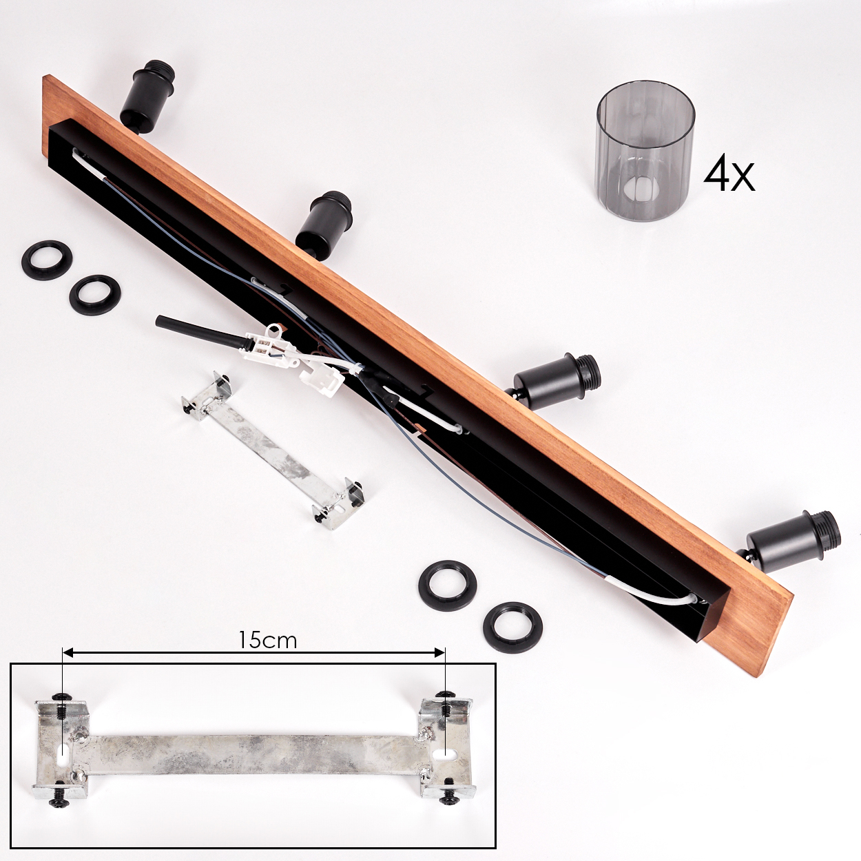Holzleuchte mit schwarzen Akzenten und vier Fassungen, vier Glasschirmen, Befestigungsmaterial und elektrischer Verkabelung.