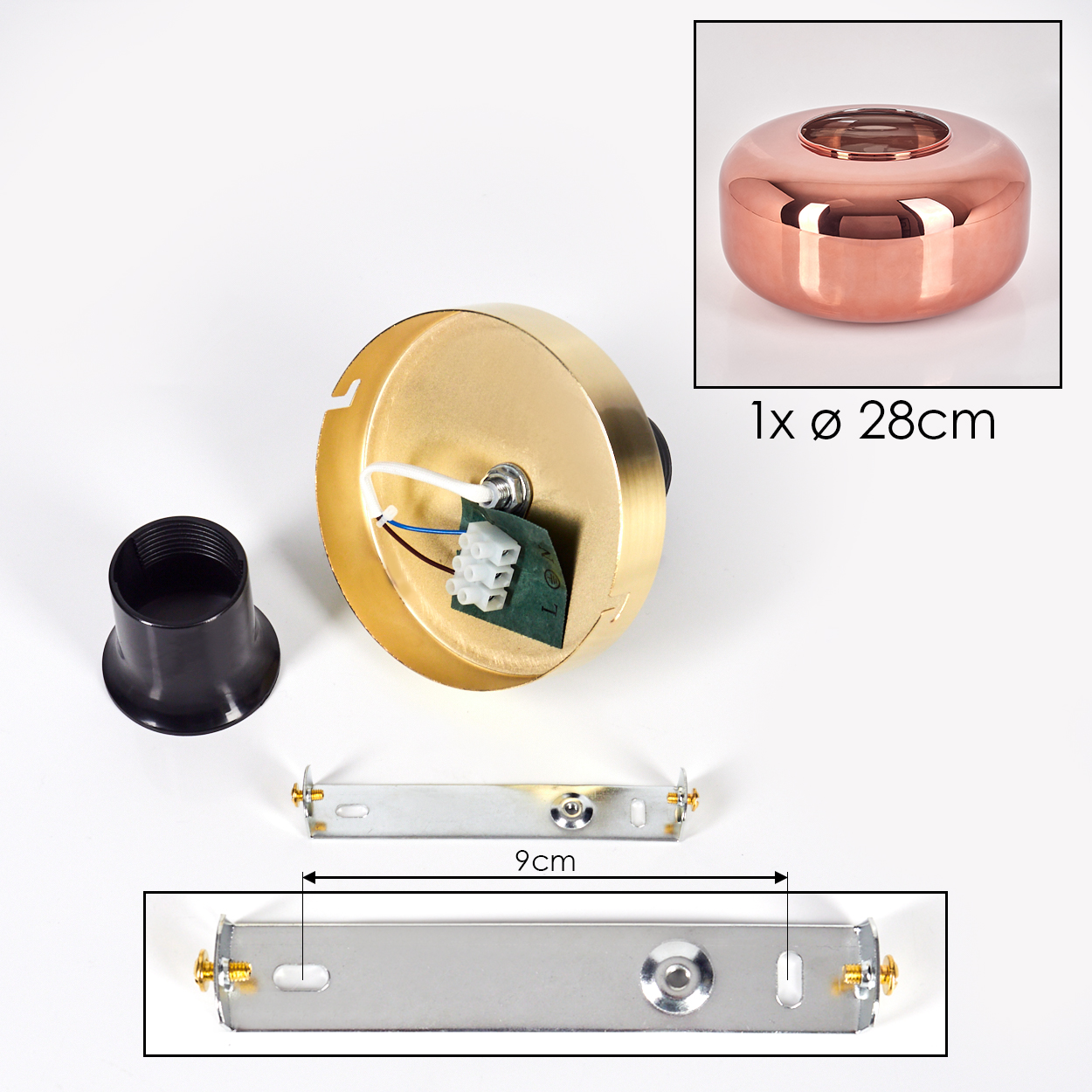 Ein zerlegter Lampenbausatz. Enthält eine goldene Deckenplatte, eine schwarze Fassung, einen kupferfarbenen Lampenschirm und eine silberne Metallhalterung.
