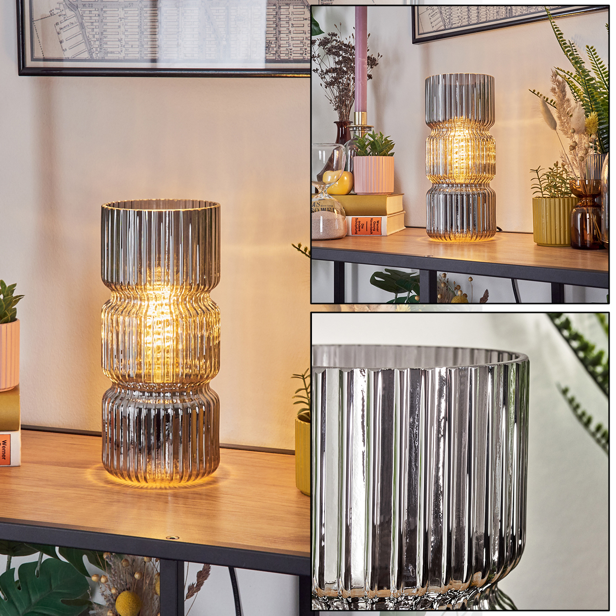 Eine Glaslampe mit geripptem Design. Sie ist eingeschaltet und strahlt ein warmes Licht aus. Weitere Objekte befinden sich im Hintergrund auf dem Tisch.