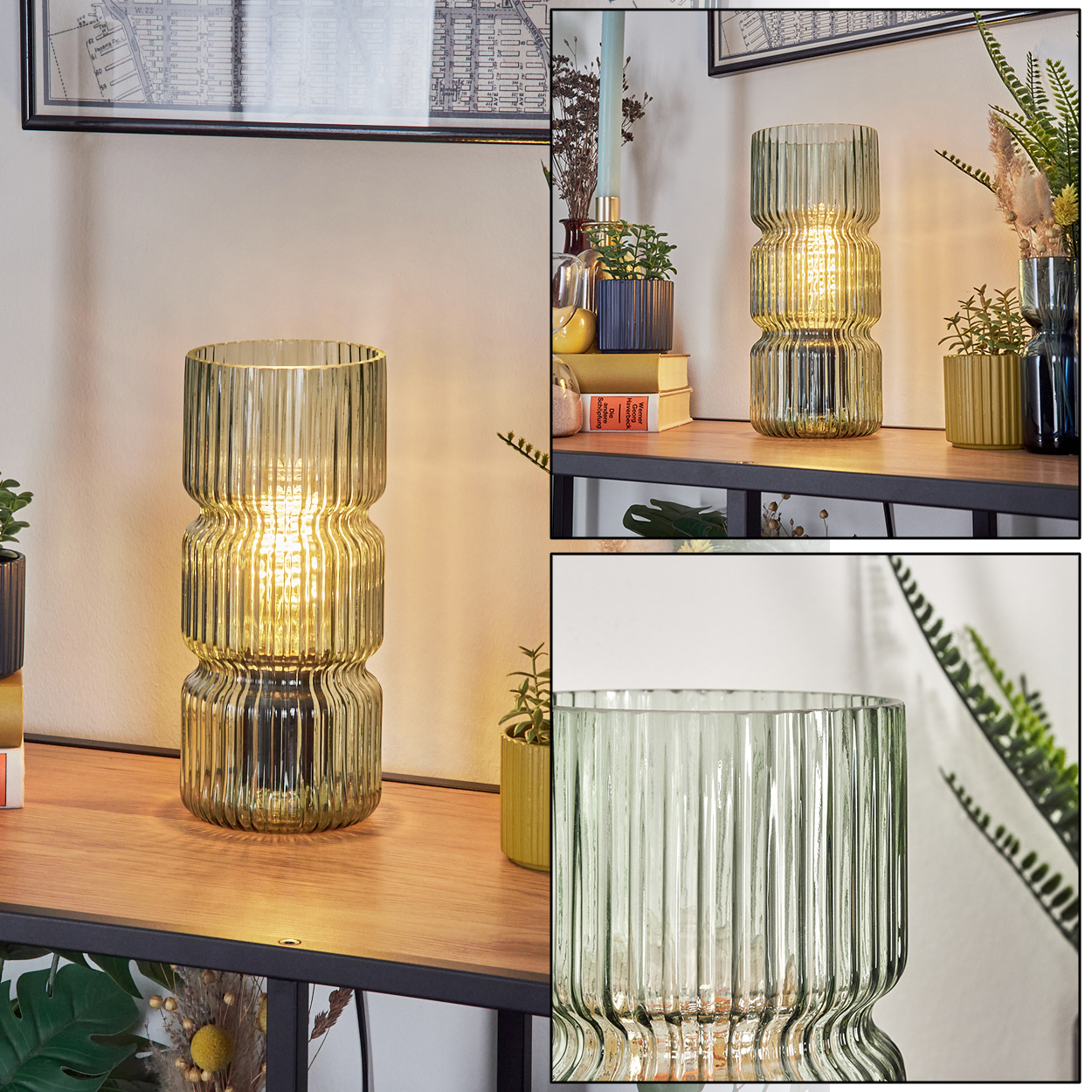 Eine dekorative Glaslampe mit Rippendesign steht auf einem Holzregal. Pflanzen und Dekoration stehen auf dem Regal.